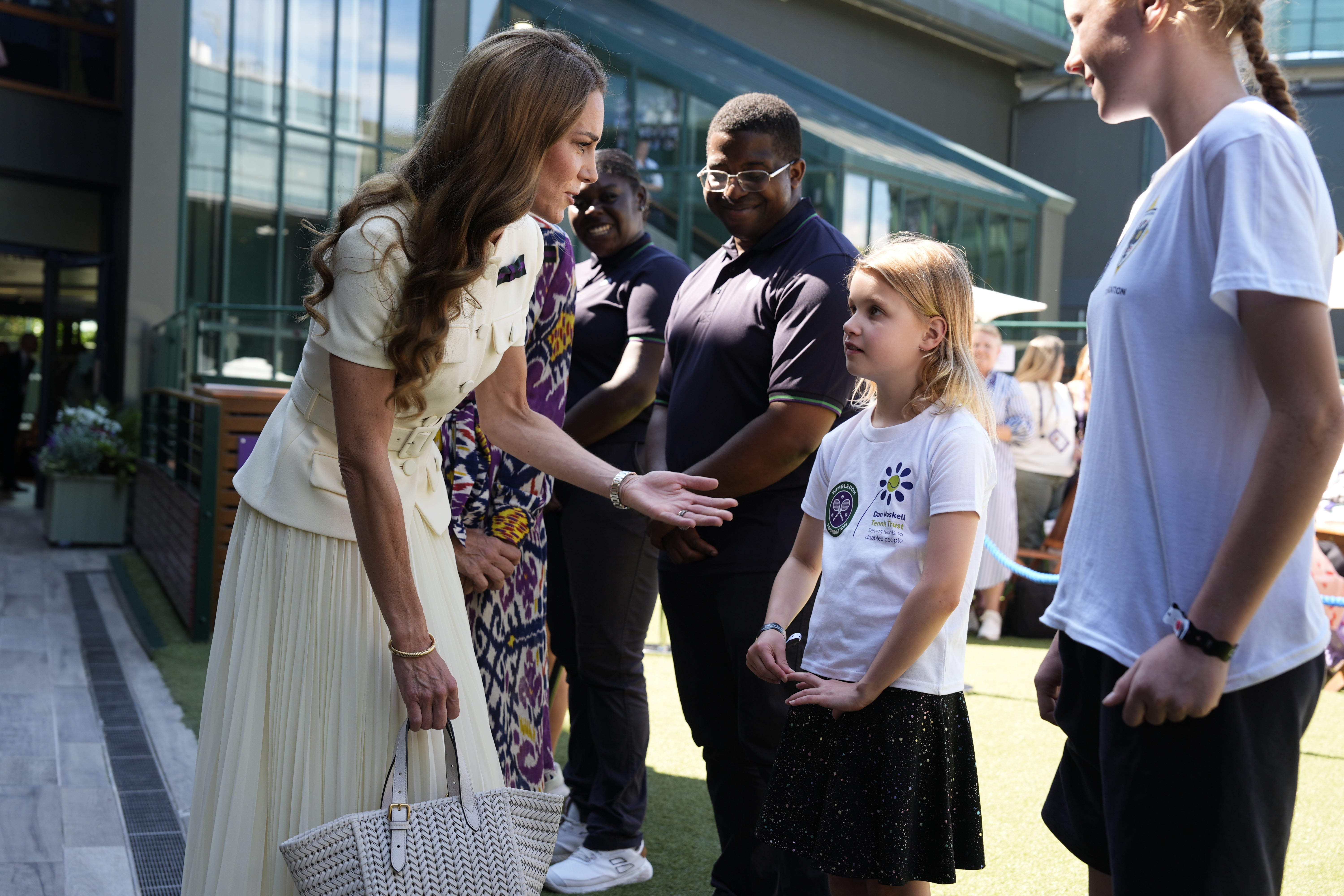 The Princess of Wales meeting Lydia Lowe, eight (Jordan Pettitt/pa)