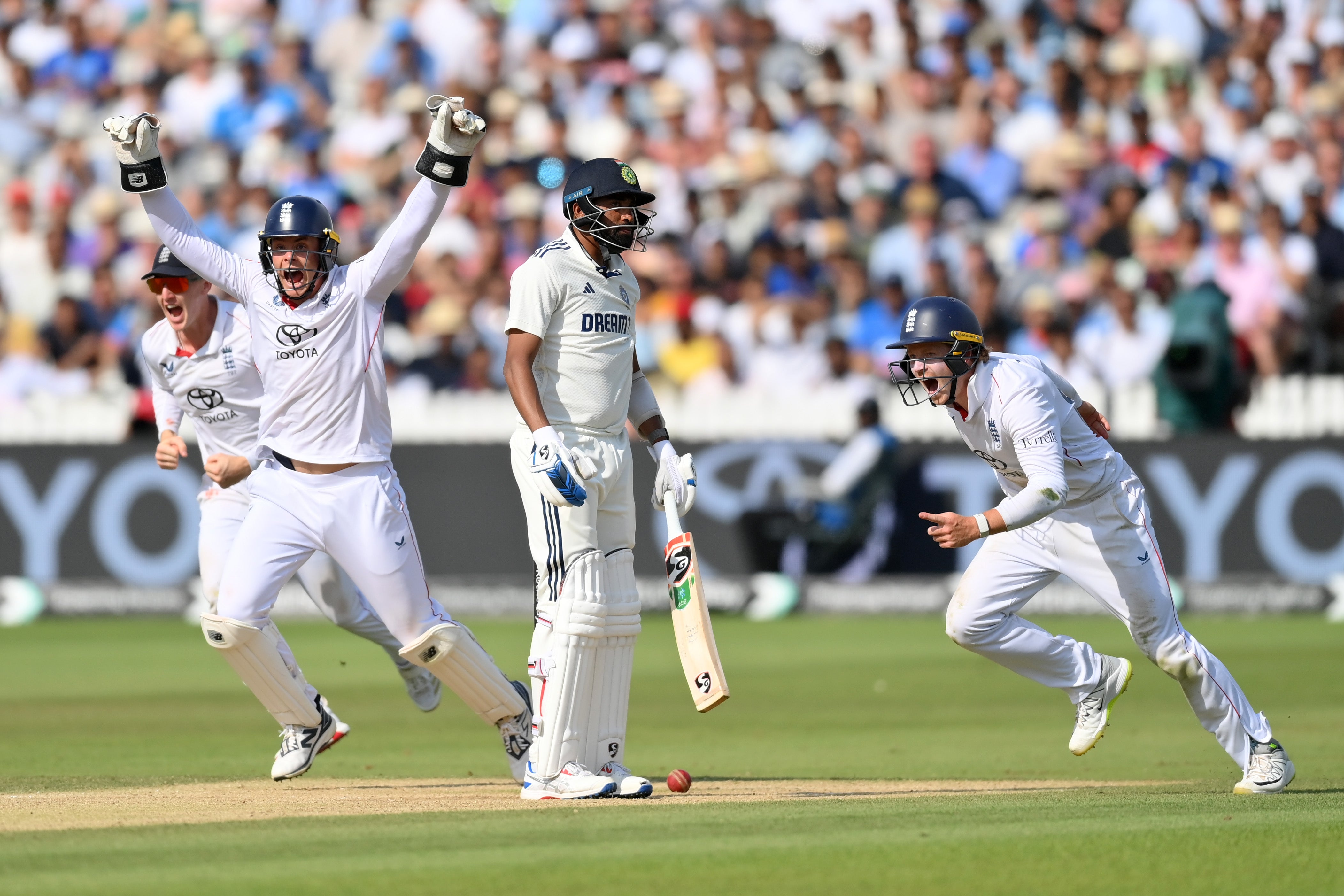 Jadeja loses his wicket to give up the third Test
