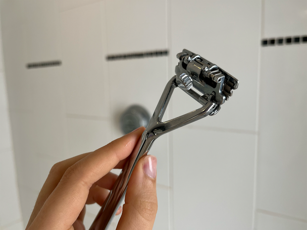 Leaf triple blade razor 