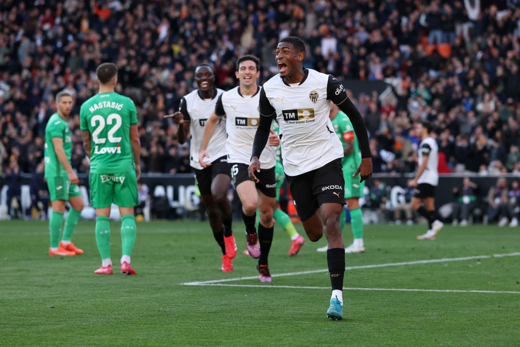 Arsenal sign defender Cristhian Mosquera from Valencia