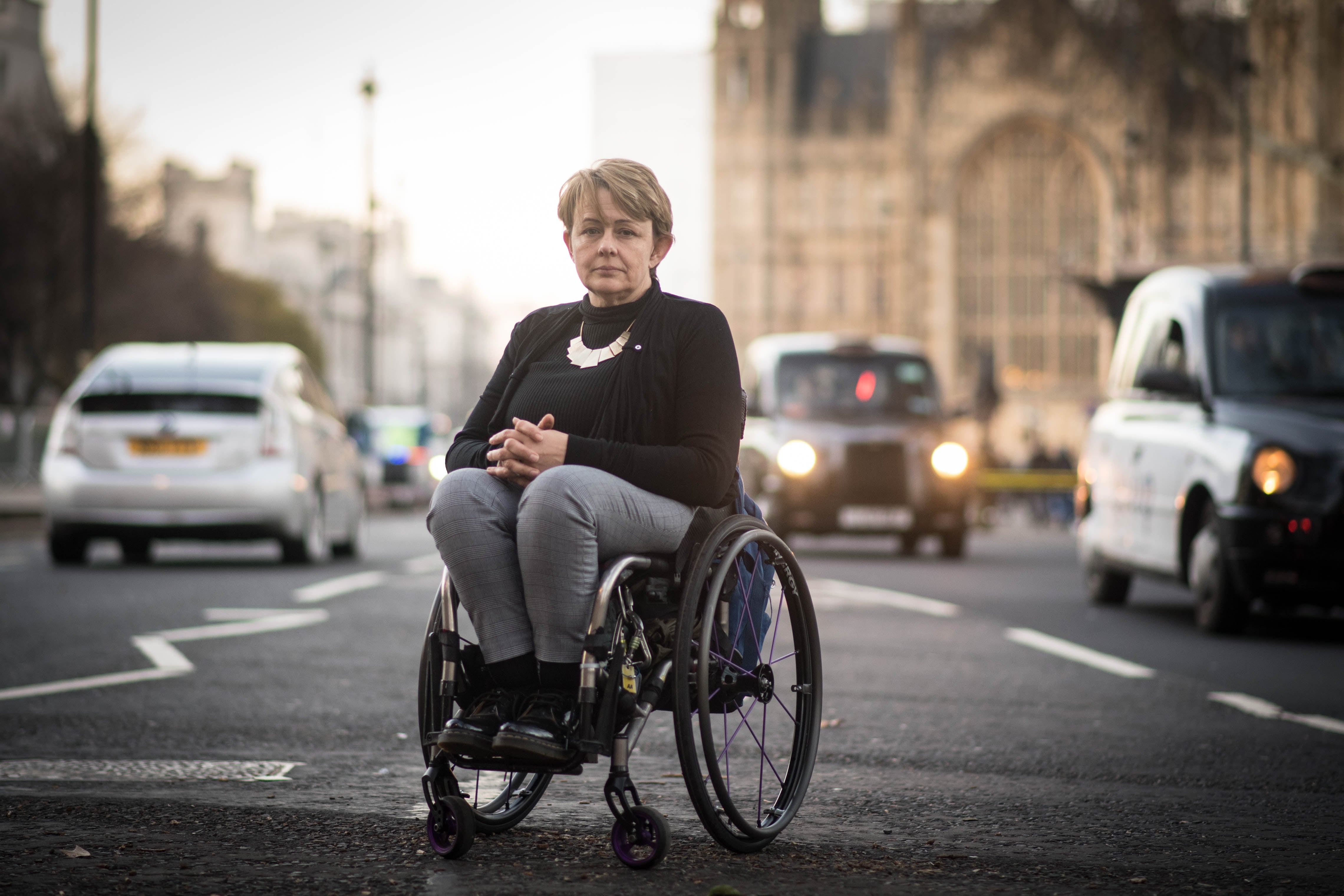 Tanni Grey-Hompson está fora do papel do Parlamento