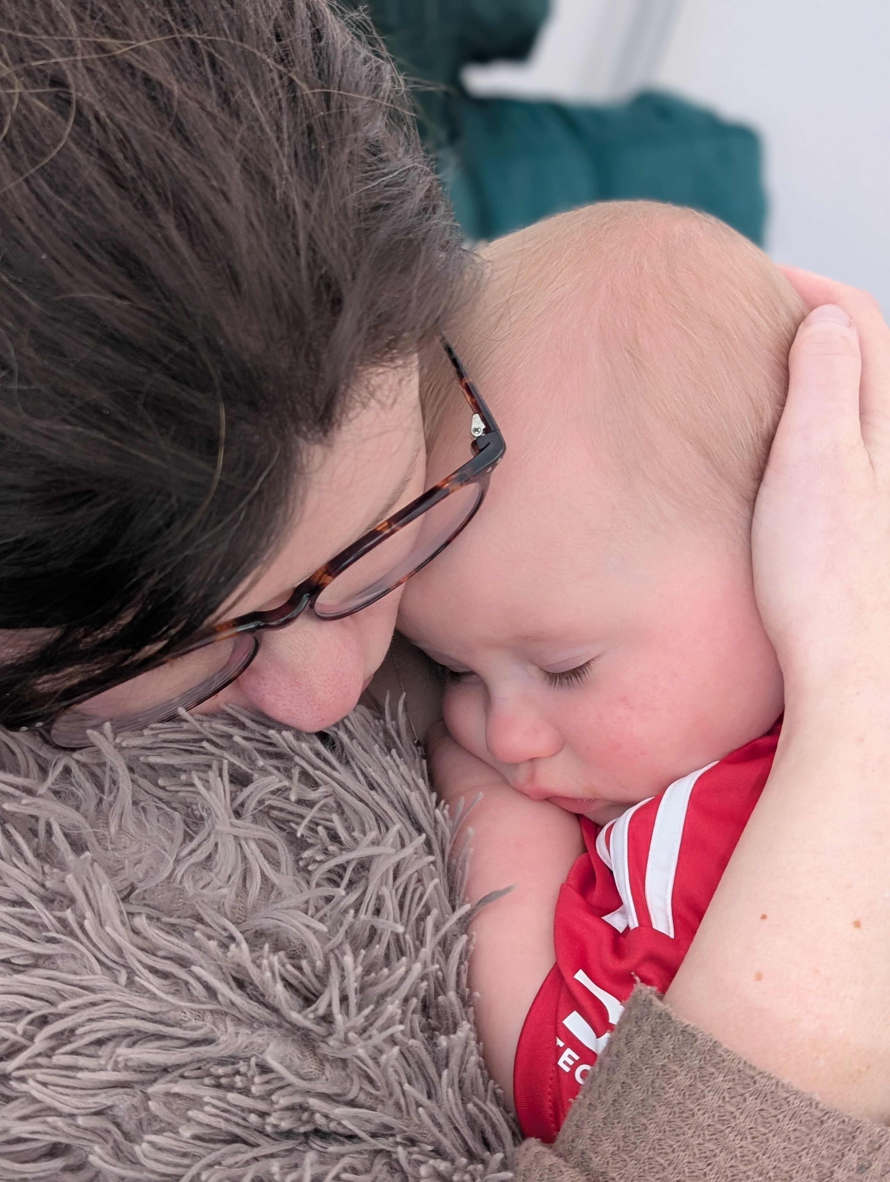 Rachel said she cannot play with her young son