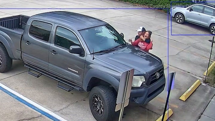 Florida store clerk fights back against robber trying to kidnap her