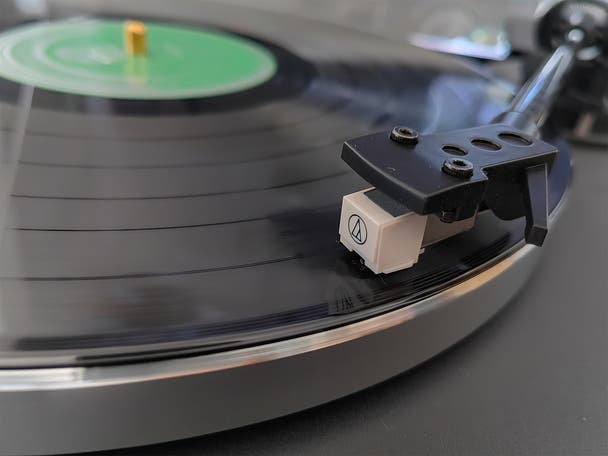 Majority stylo record player