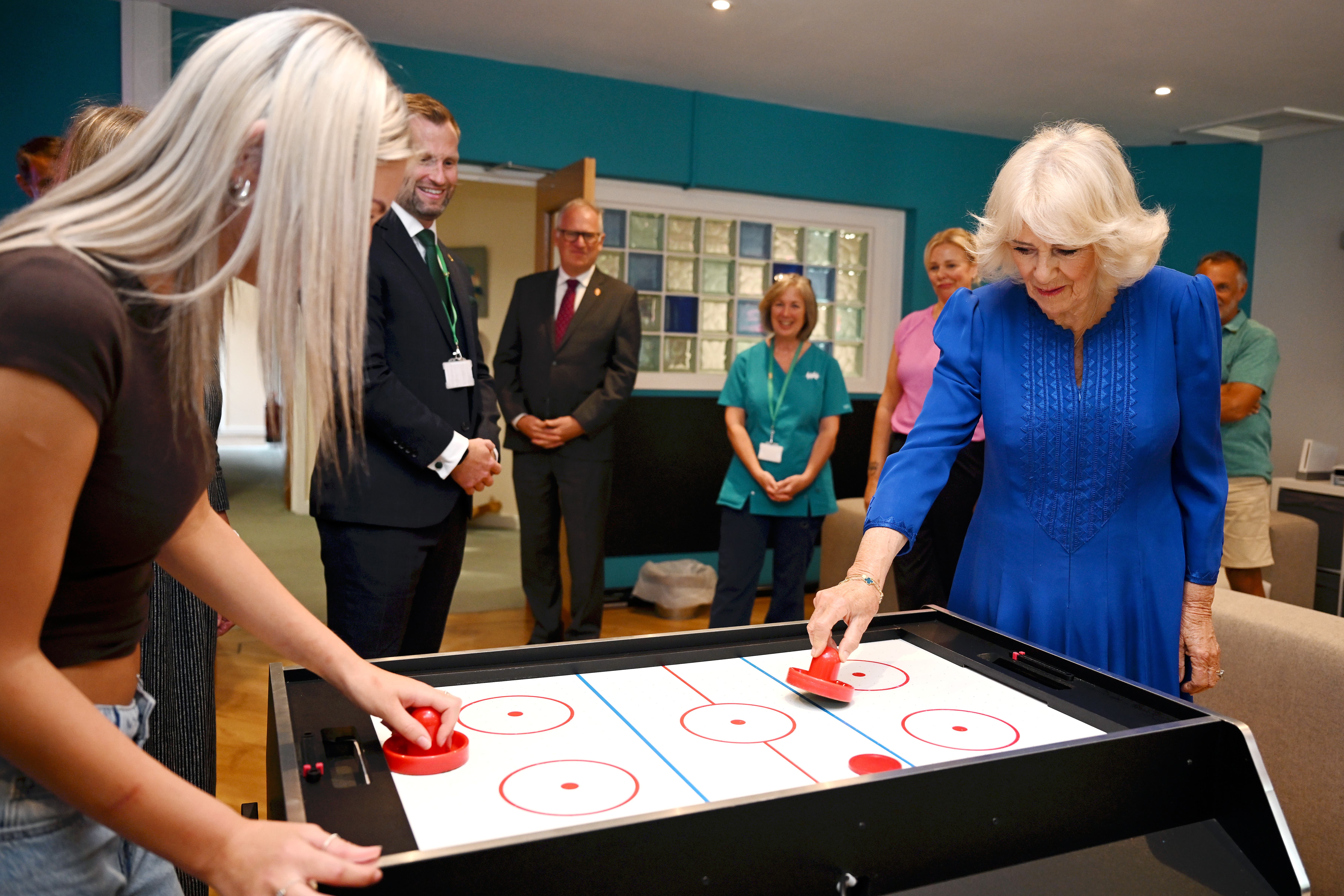 The Queen joins staff at Little Bridge House in Fremington, near Barnstaple (Finnbarr Webster/PA)