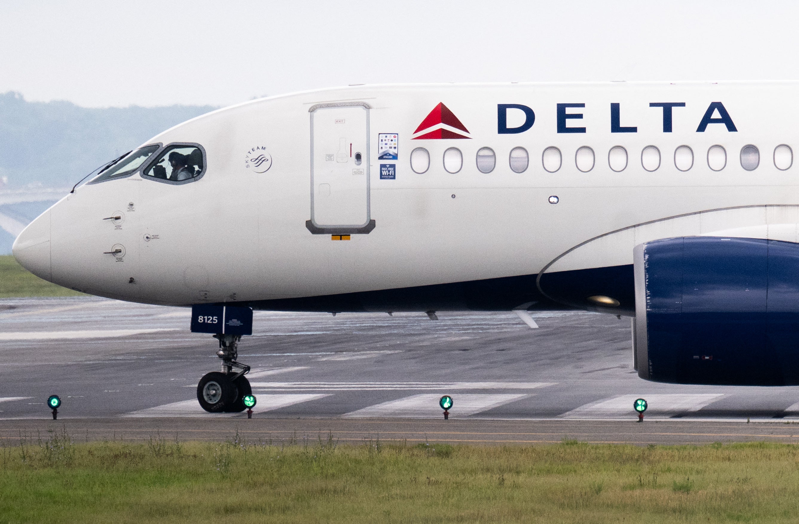 Delta Air Lines wants to use AI to determine ticket prices in real-time. Some say it could drive up prices for consumers