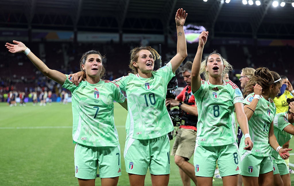 Italští hráči slaví poprvé od roku 1997 dosažení semifinále
