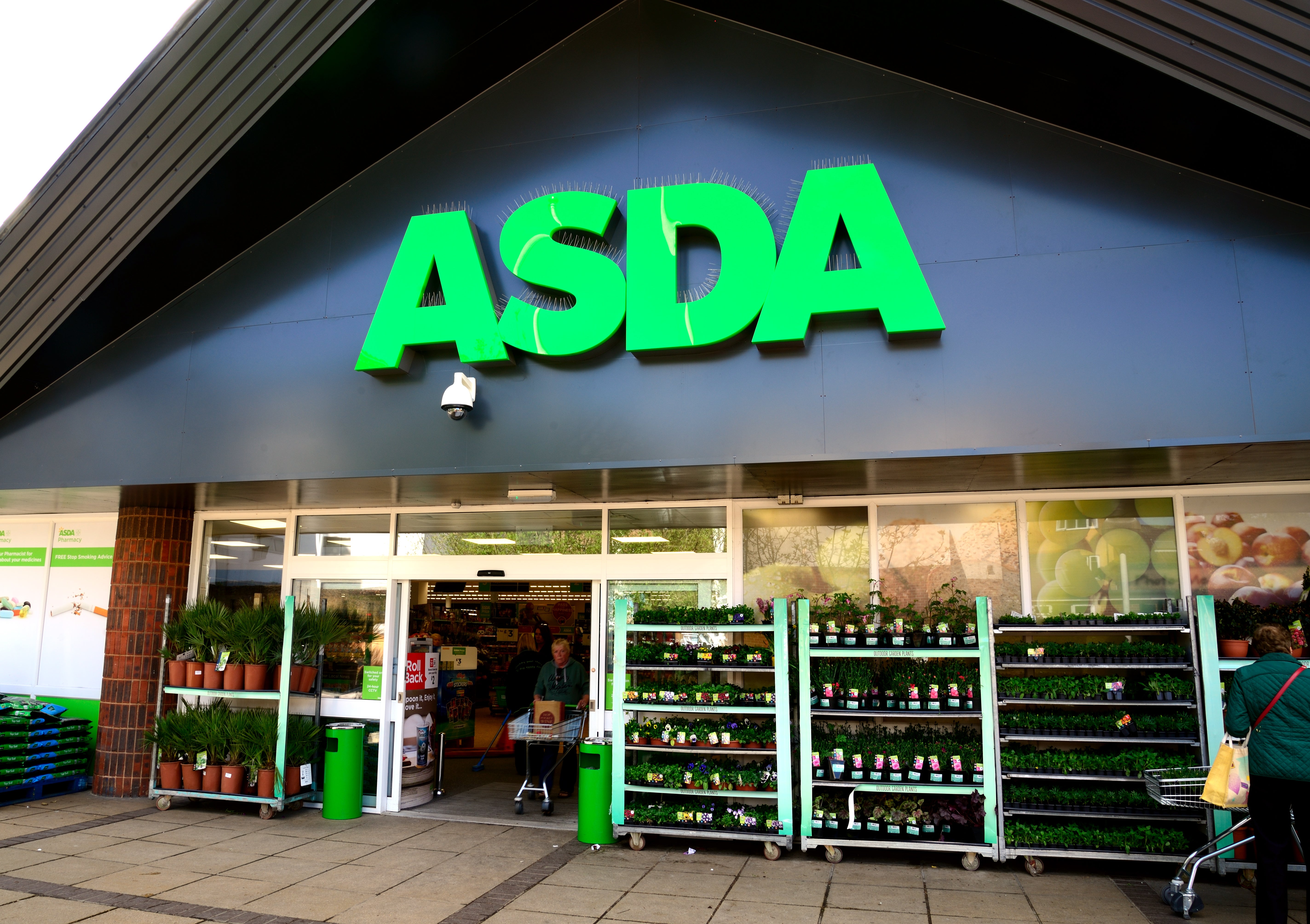 Many Asda supermarkets will reduce opening hours this bank holiday