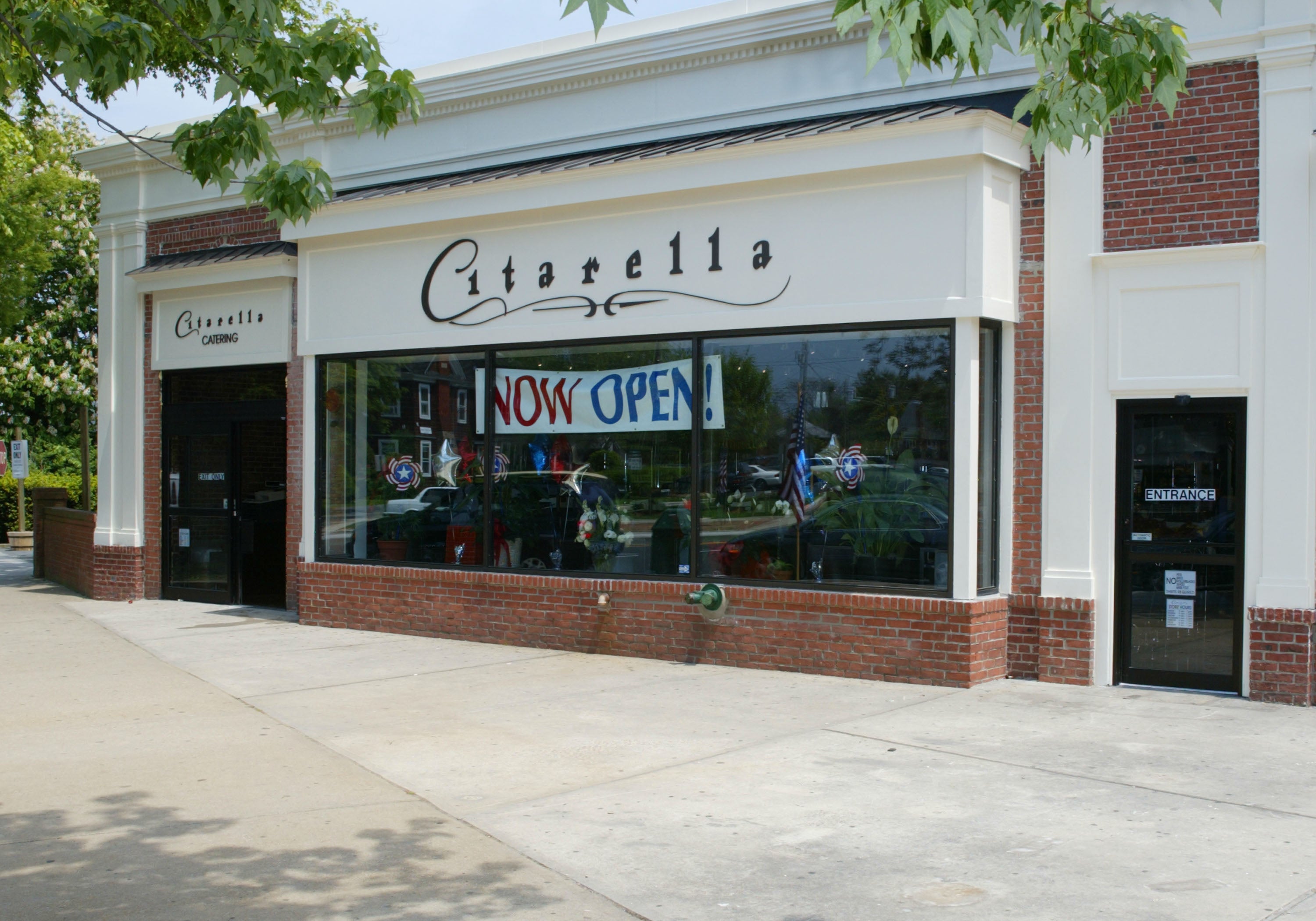 Citarella (East Hampton location seen here) is being sued under a pair of New York Human Rights Laws over the firing of Israel Xicohtencatl, who says he didn't realize the lunch he was eating didn't belong to him