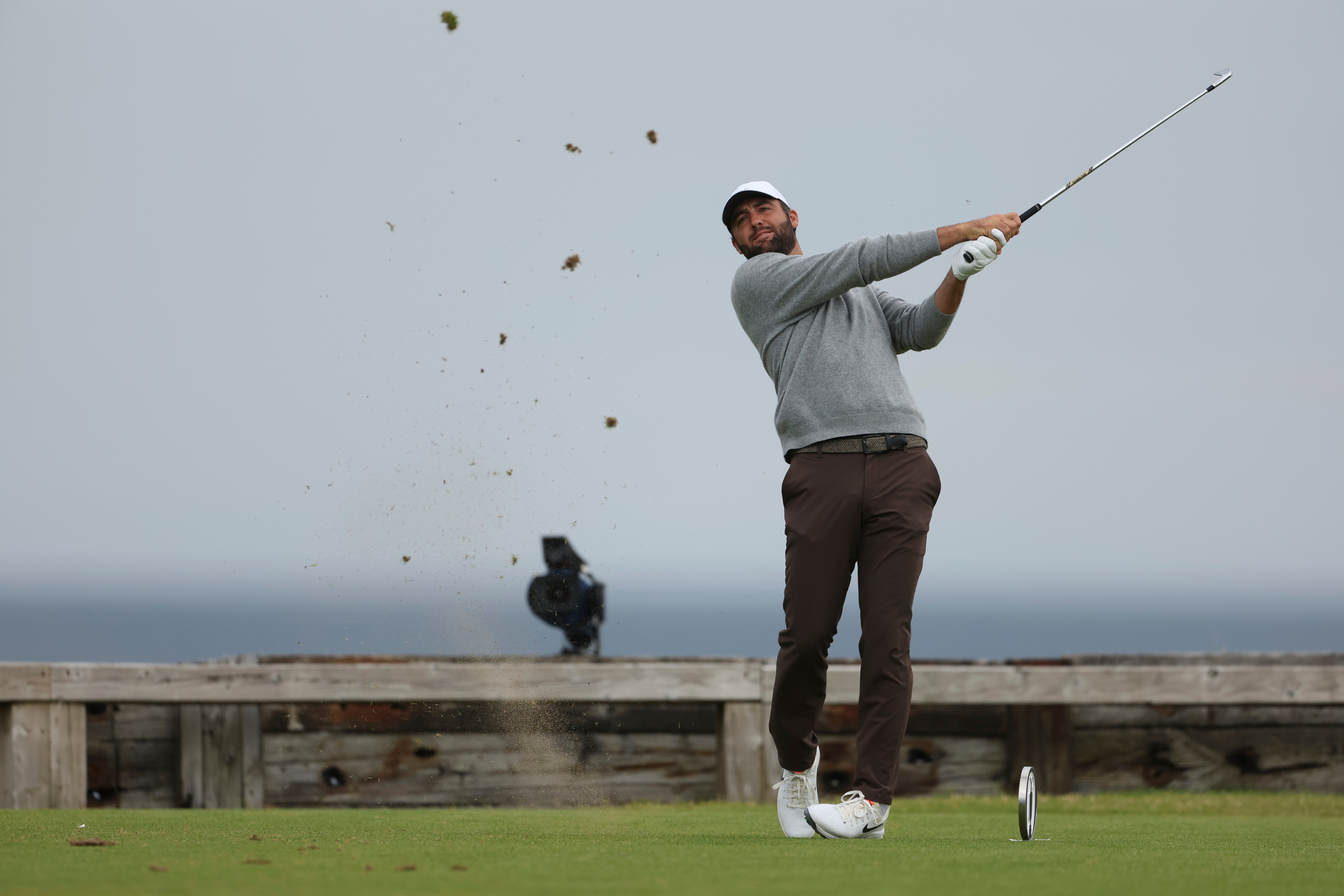 British Open brings rain, sun, wind and Scottie Scheffler in range of the lead