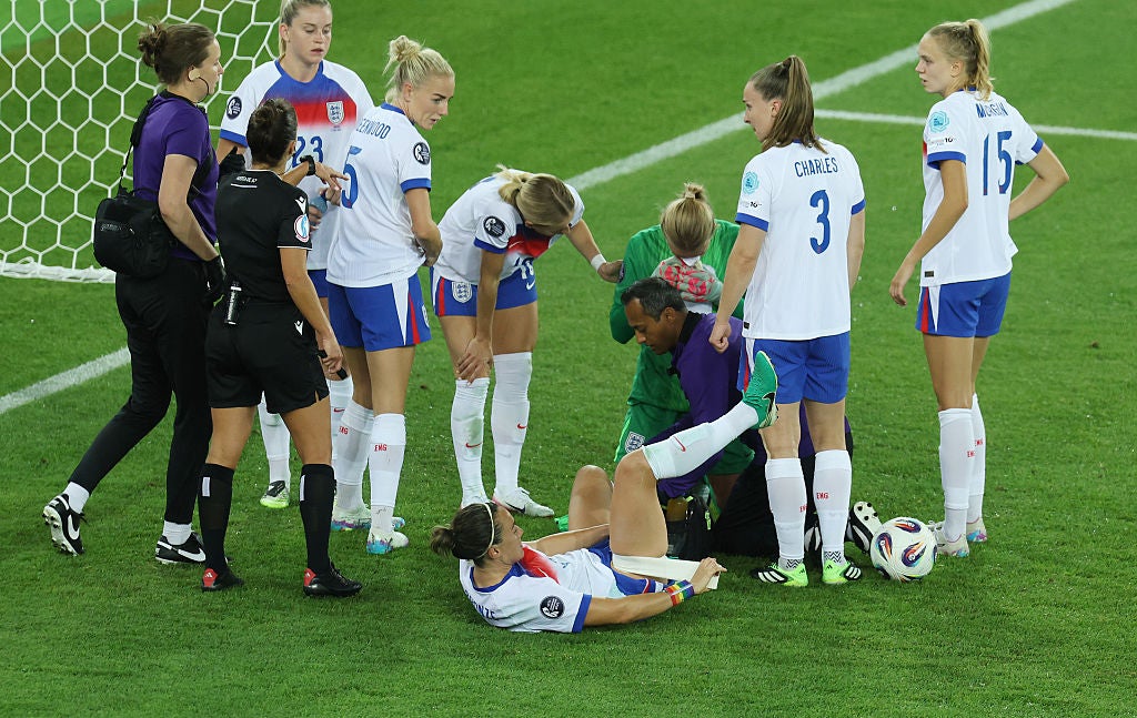 Lucy Bronze played through injury in a heroic performance