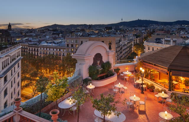 <p>Sip on a sundowner on the El Palace rooftop next time you are in Barcelona</p>