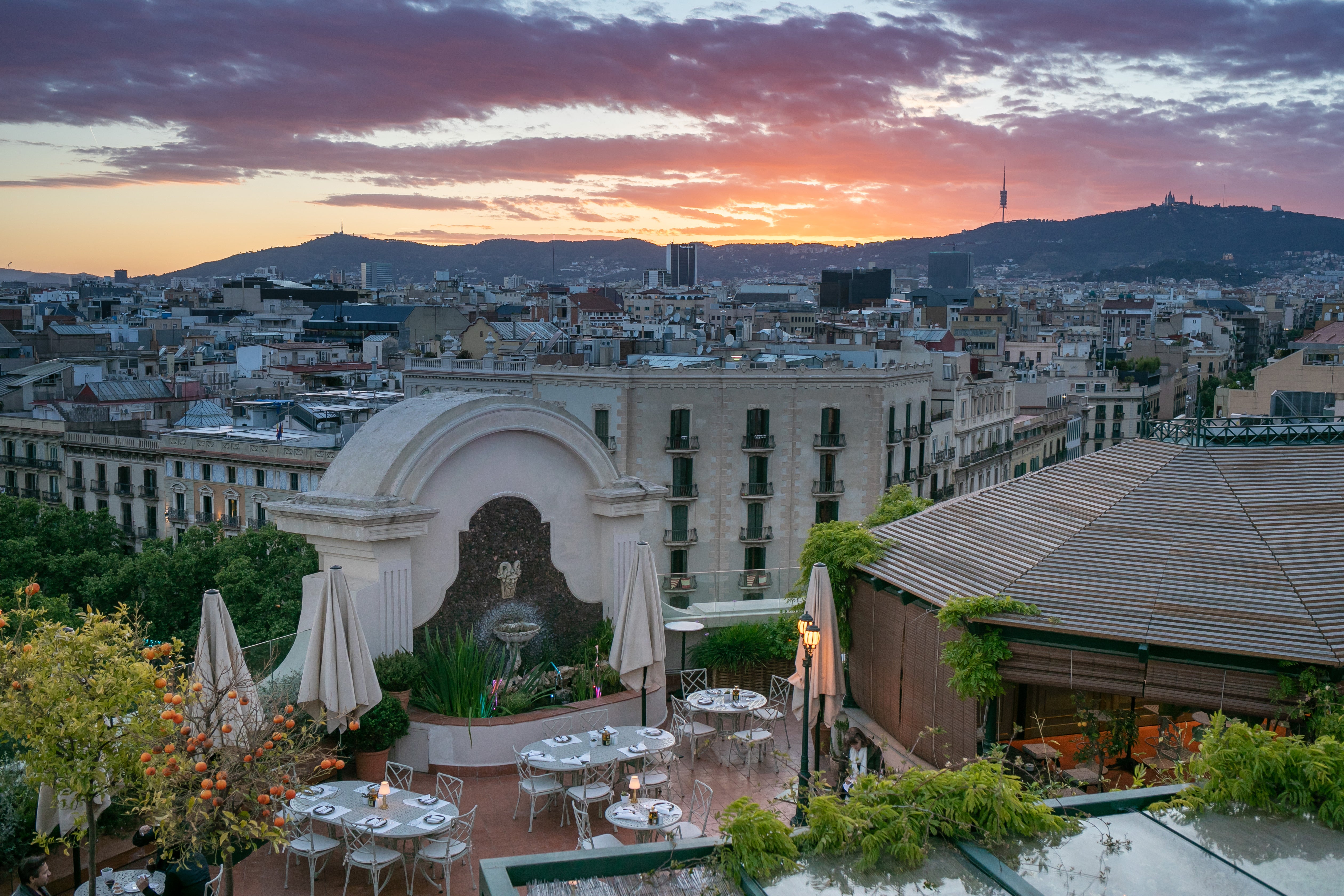 Head to El Palace’s 1920s-inspired rooftop
