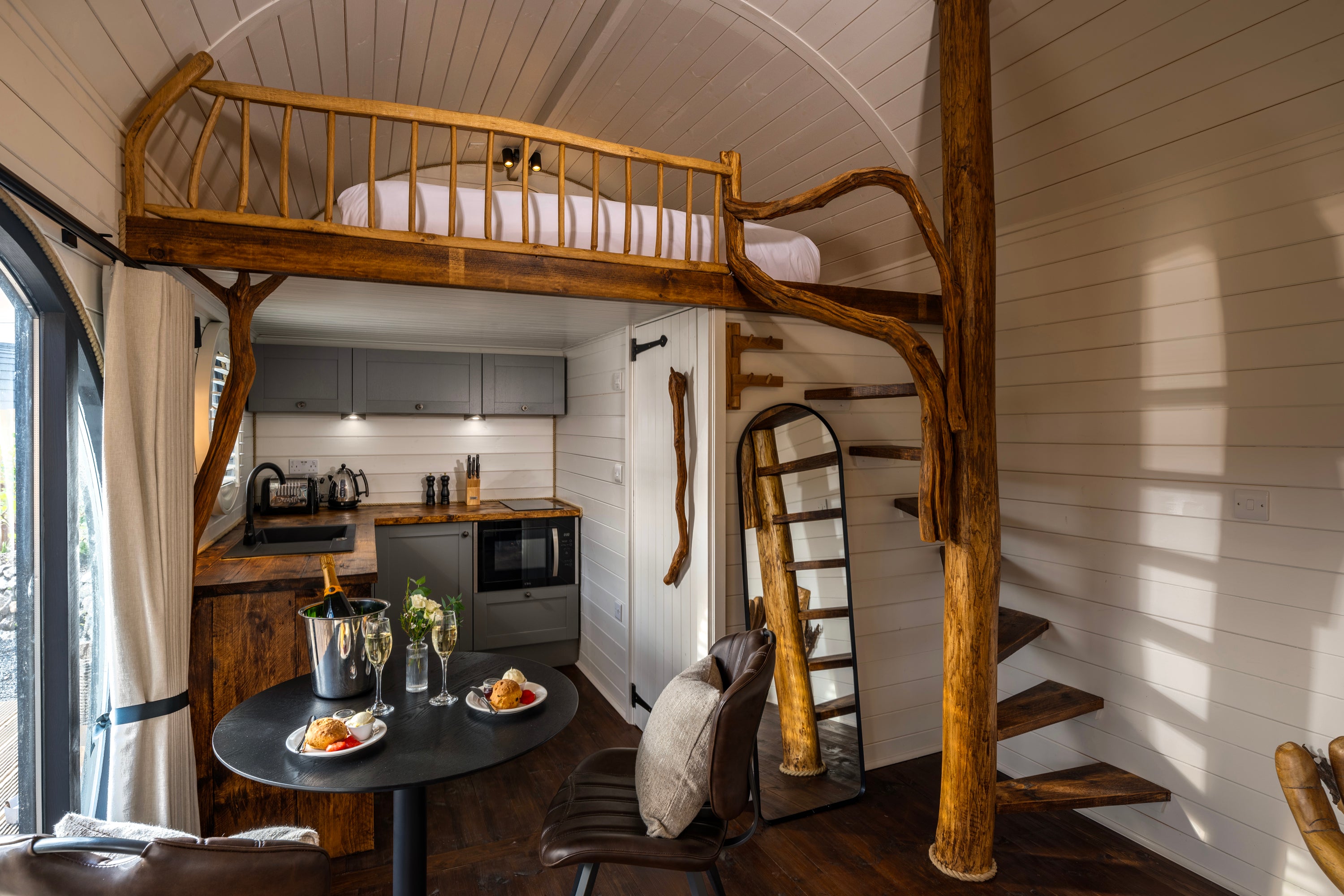 POD St Ives is tucked away in a quiet natural oasis of wildflowers and open fields