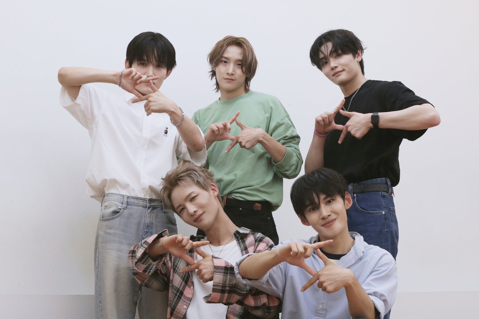 New k-pop band debuts with two North Korean defector members New k-pop band debuts with two North Korean defector members