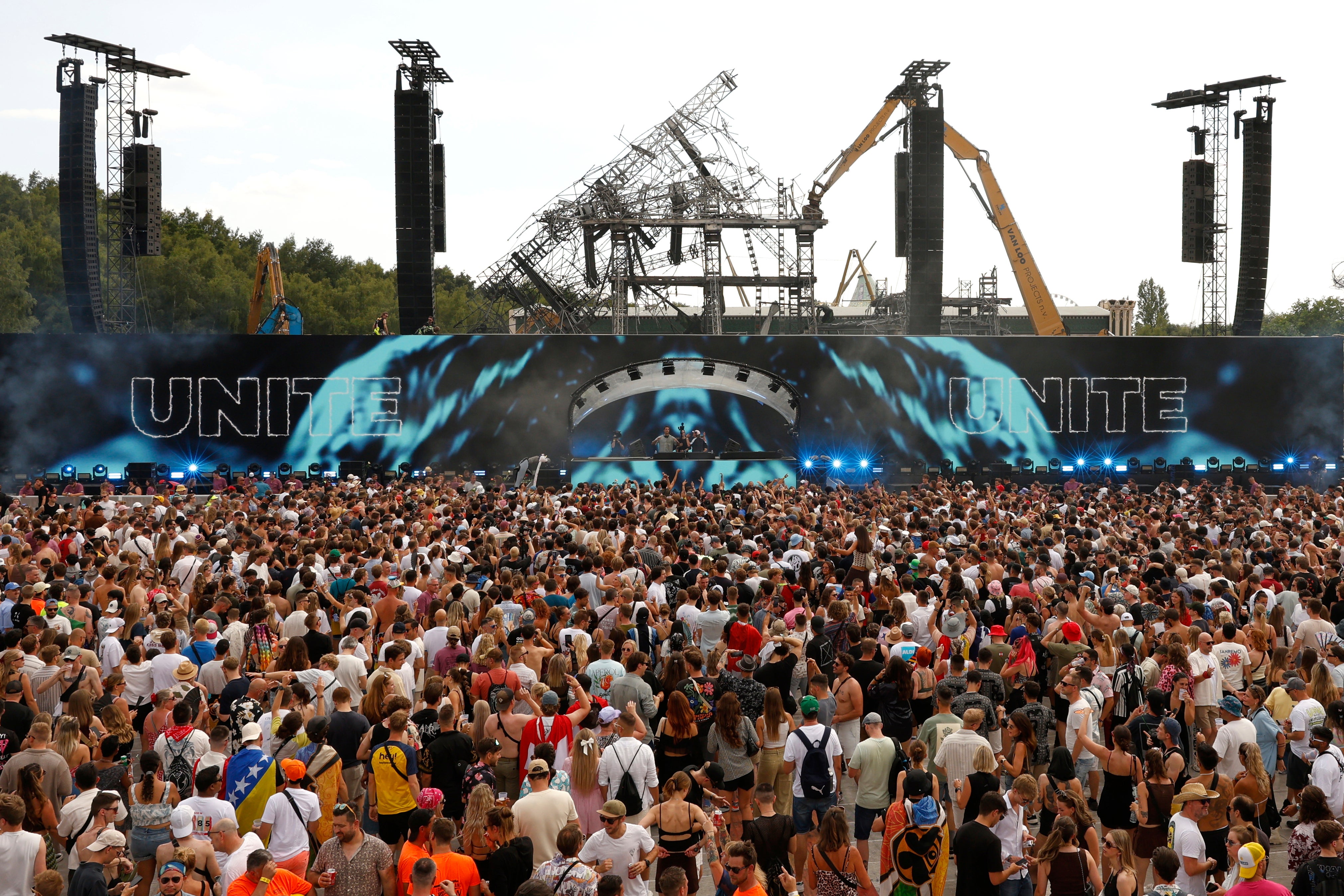 <p>A Canadian woman has died at Tomorrowland festival after the festival opened despite a huge fire destroying the main stage days ago.</p>