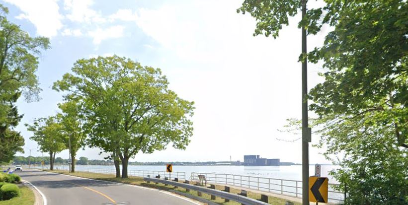 The mill shrinks into the distance once the road bends to the left