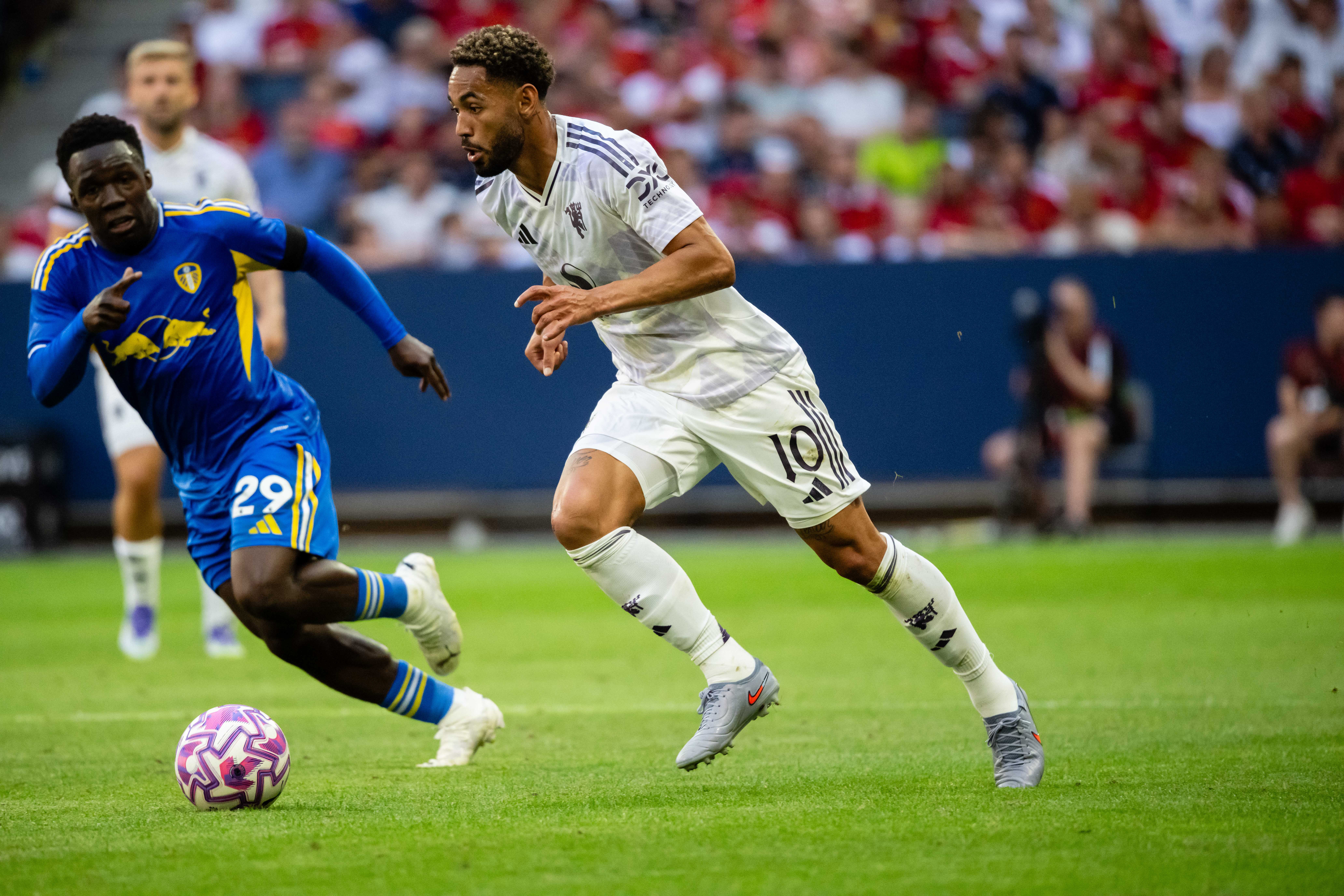 Matheus Cunha of Manchester United is challenged for the ball by Wilfried Gnonto of Leeds United