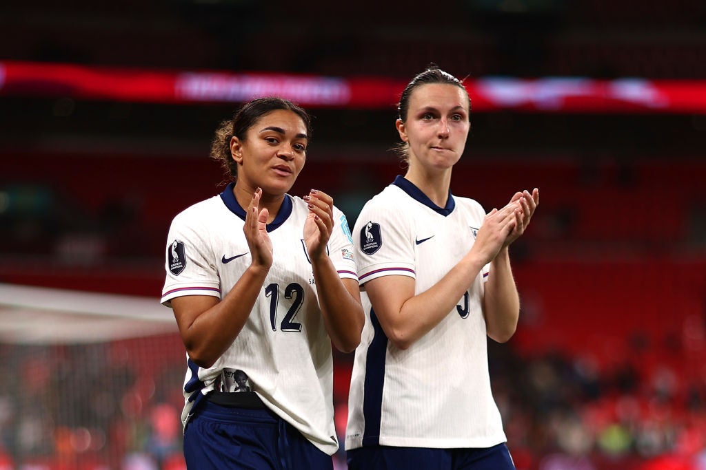 Lotte Wubben-Moy said she was coming off social media in support of her England teammate Carter