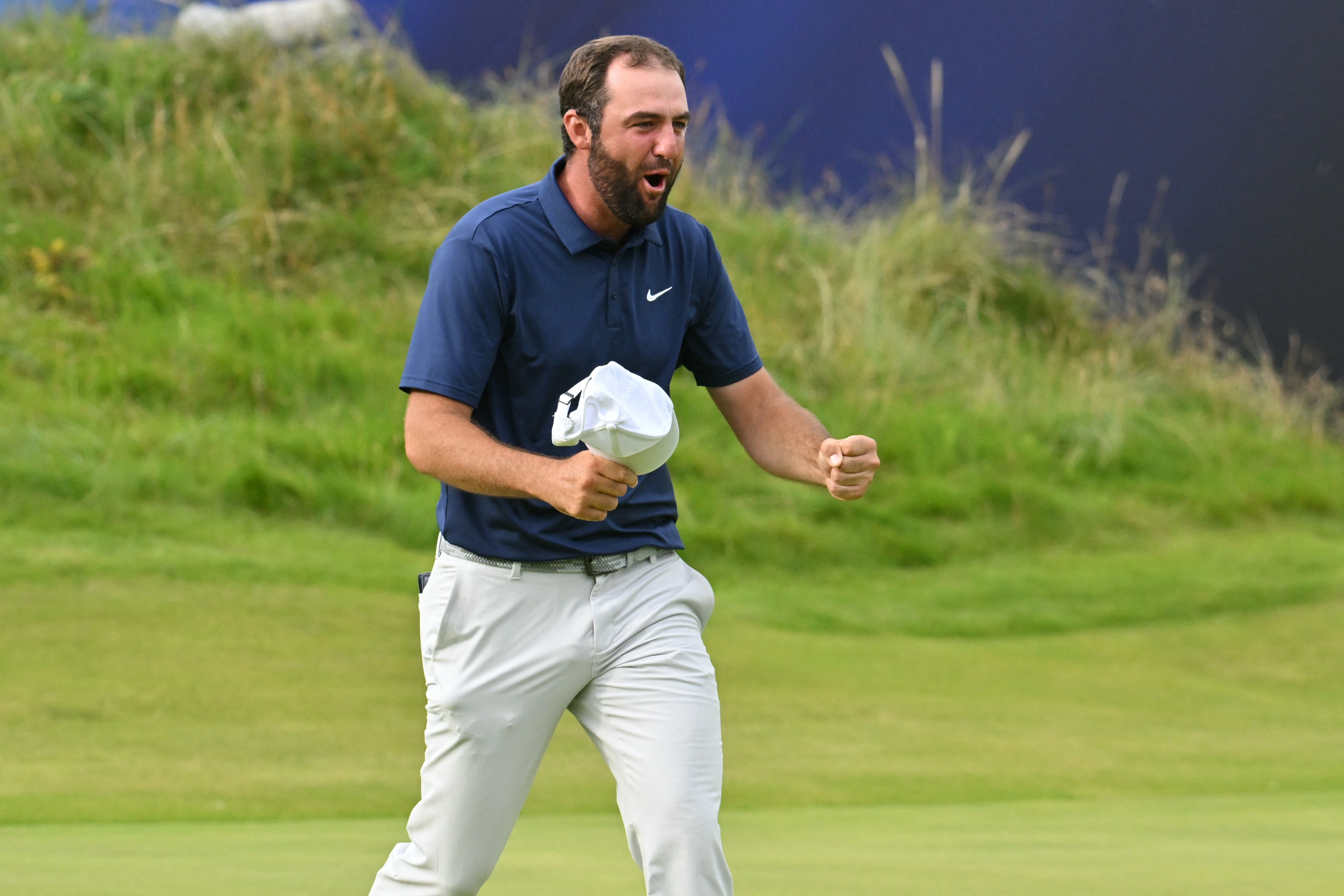 US golfer Scottie Scheffler celebrates on the 18th green after his victory in the 153rd Open Championship