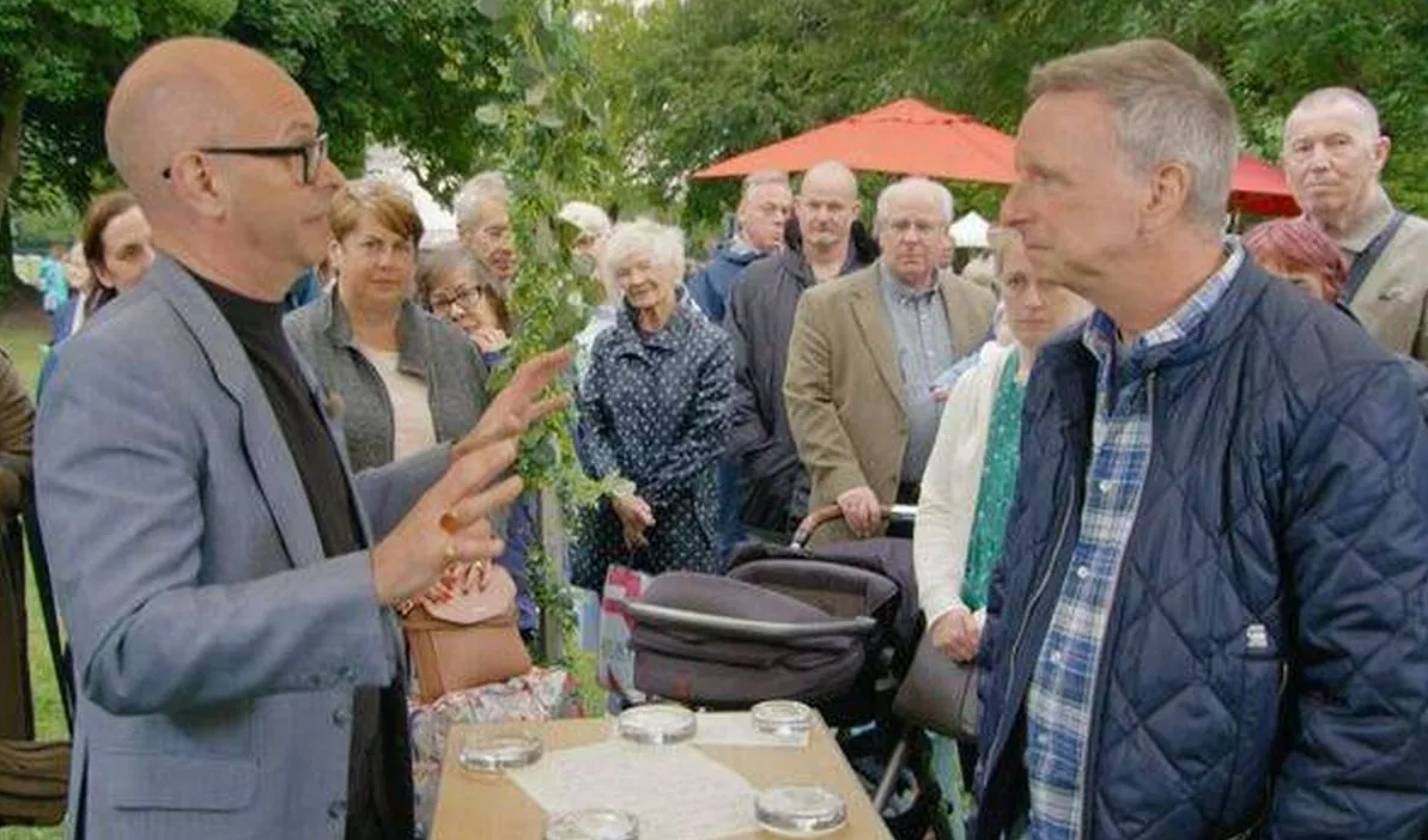 'Antiques Roadshow' expert Marc Allum valued the letter between £400 and £500