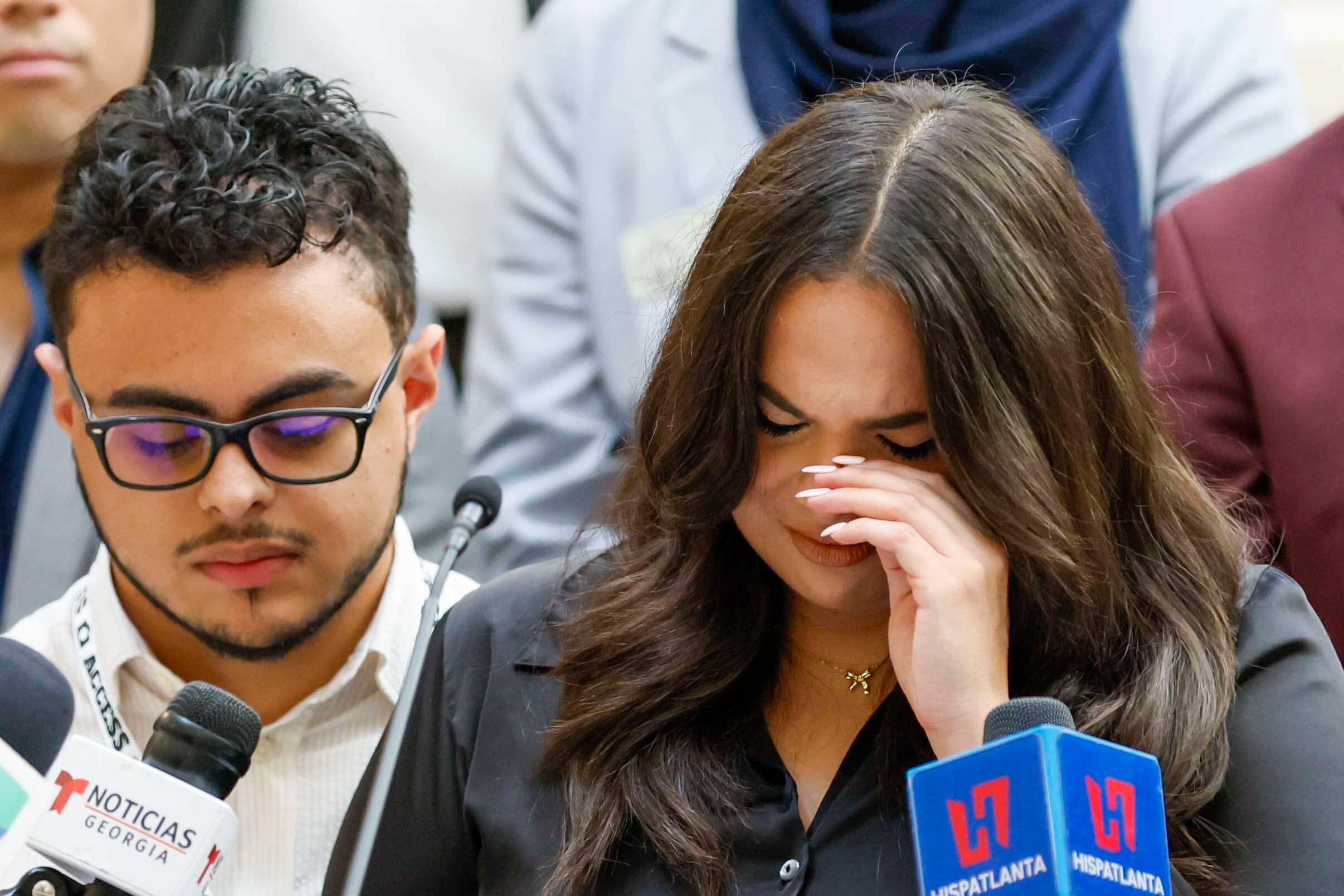 Family, supporters urge release of Spanish-language journalist in ICE custody