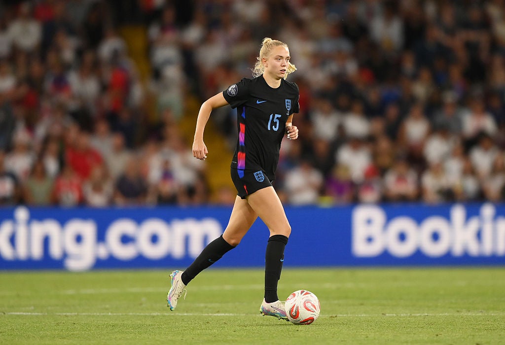 Esme Morgan started in place of Jess Carter for England