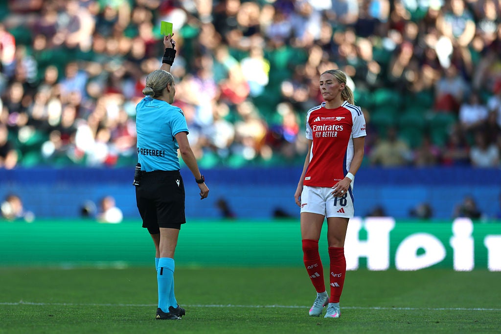 Ivana Martincic shows Chloe Kelly a yellow card during the Women's Champions League final