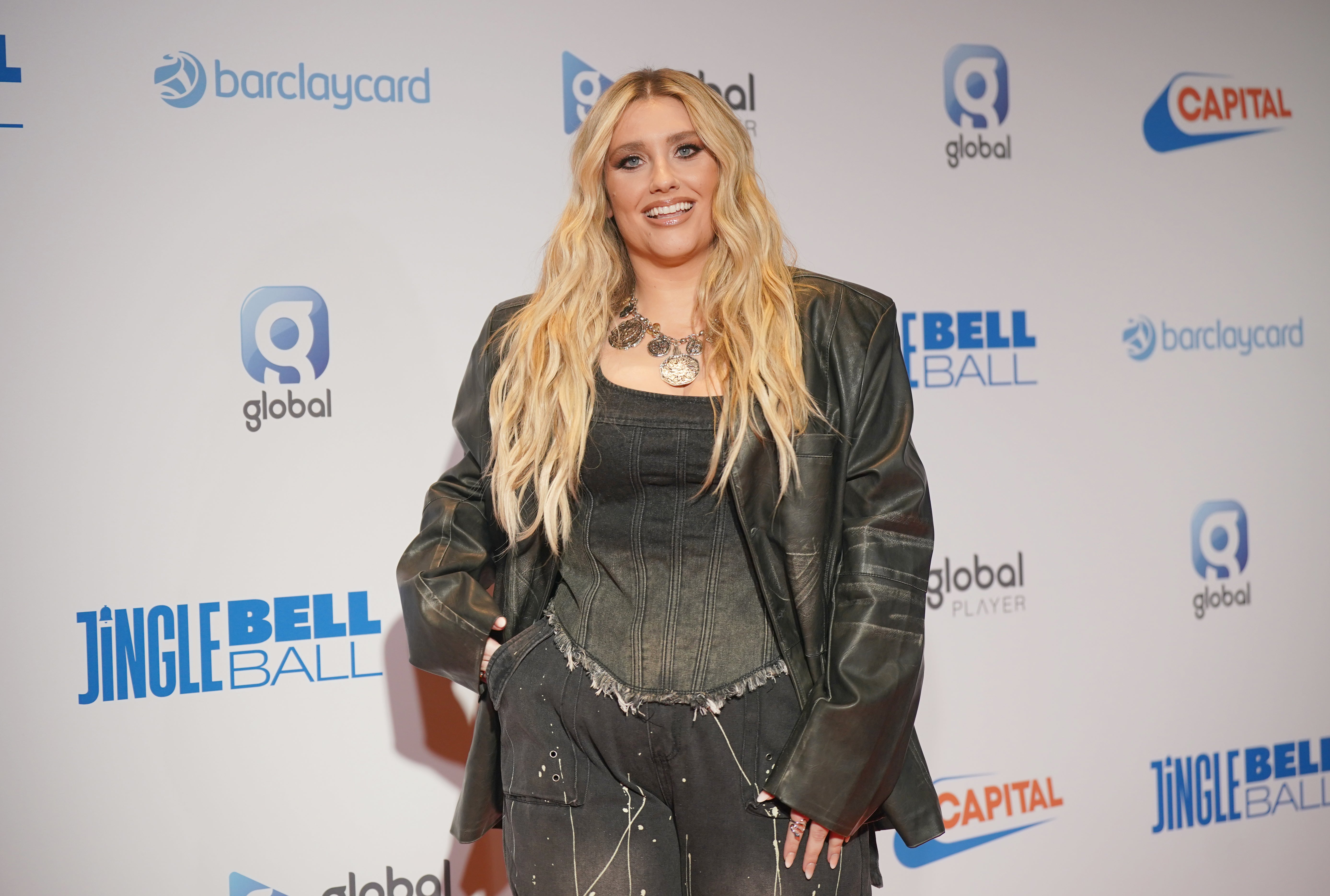 Ella Henderson foi oficialmente diagnosticada com o endométrio em janeiro