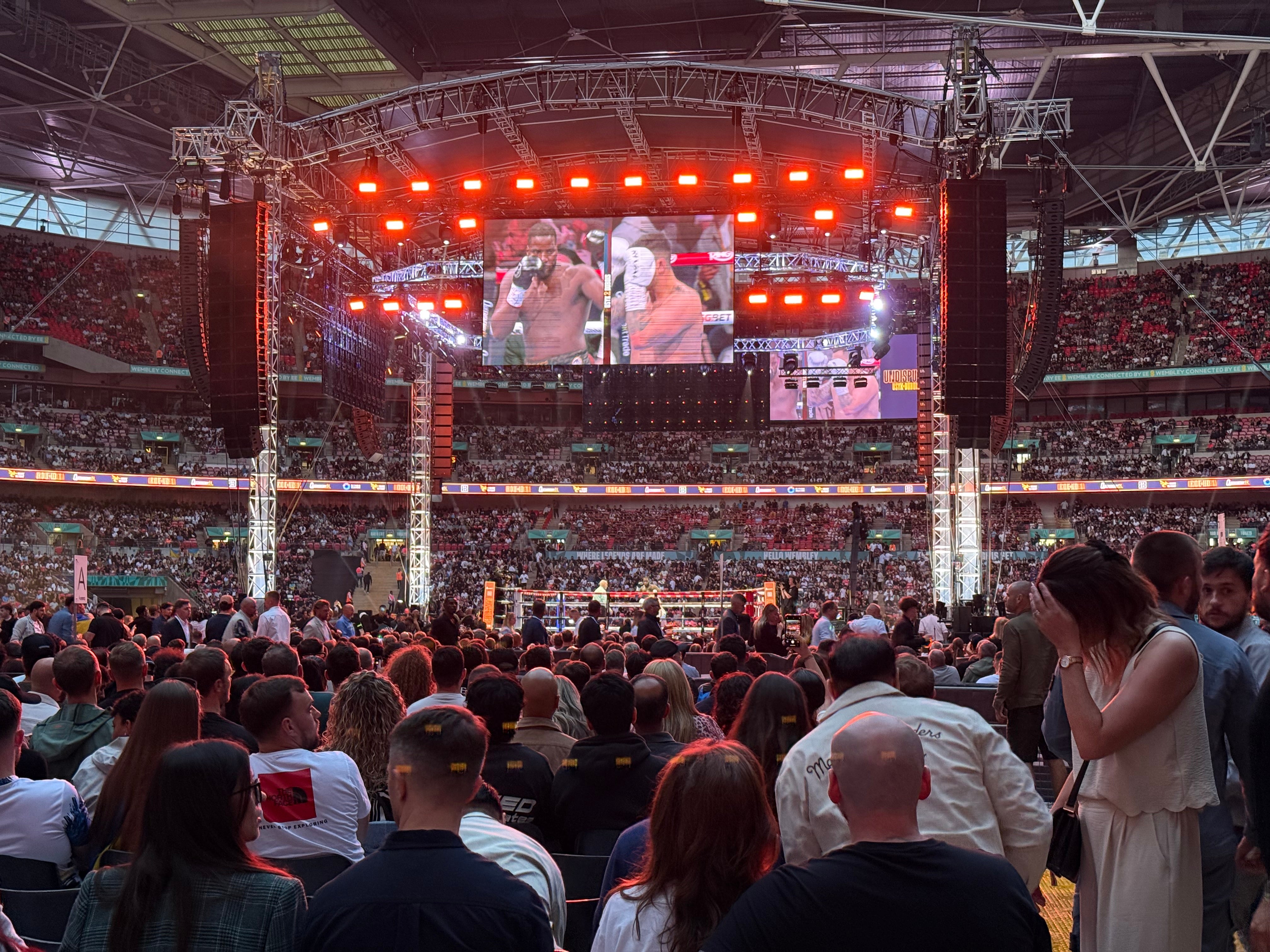 Lawrence Okolie towered over his opponent Kevin Lerena - and the ropes