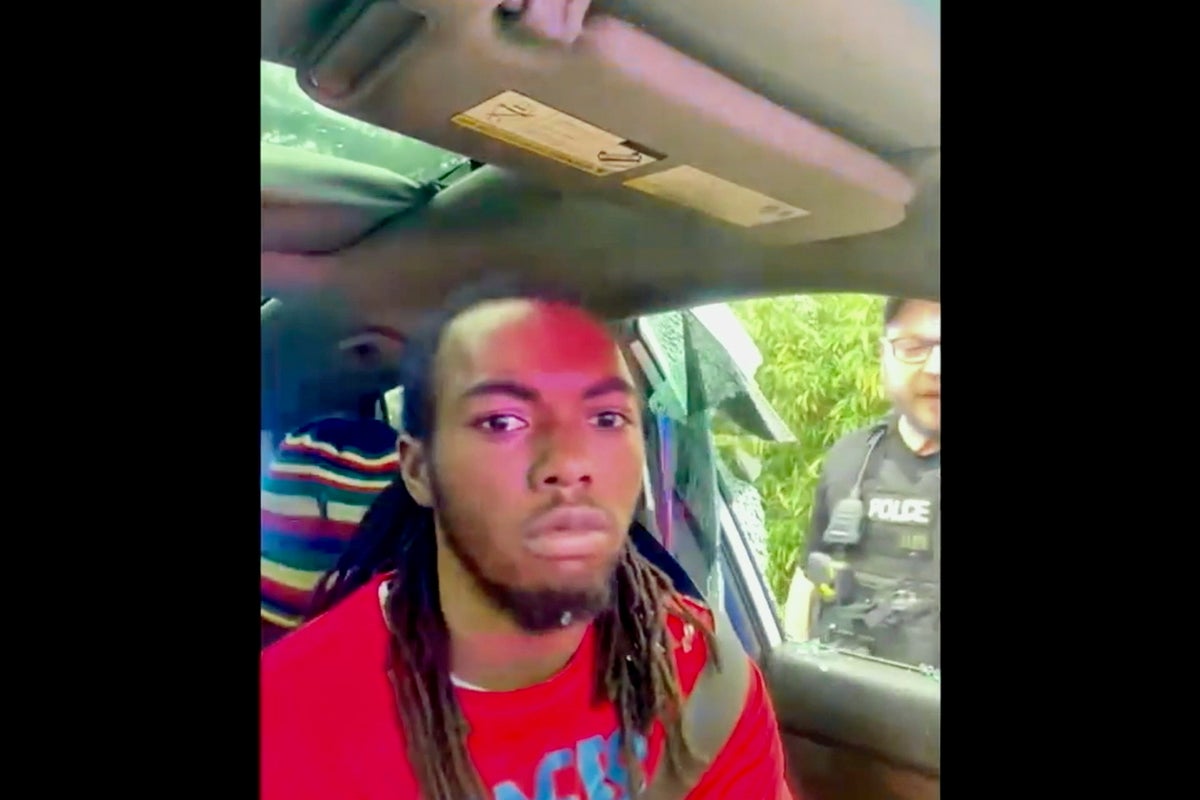 https://static.the-independent.com/2025/07/23/19/FLORIDA-GOLPEADO_POR_POLICIAS_31388.jpg?width=1200&height=800&crop=1200:800