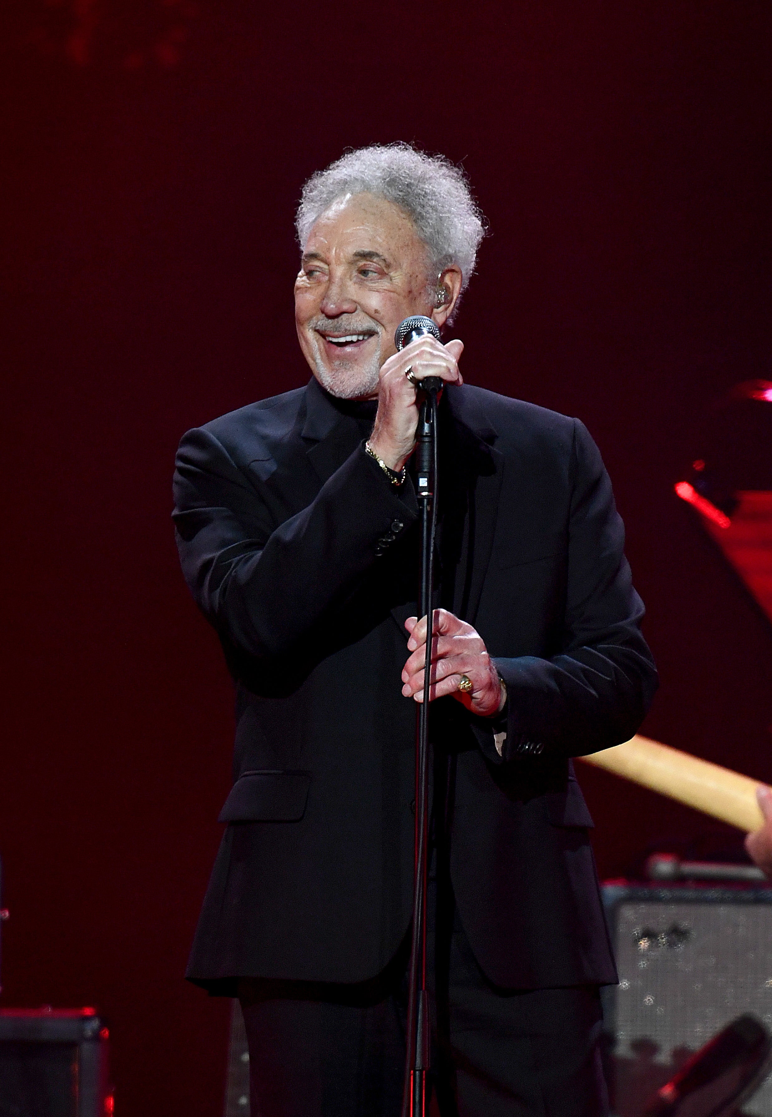Tom Jones fans given update on Dundee show after singer postpones gig due to respiratory infection