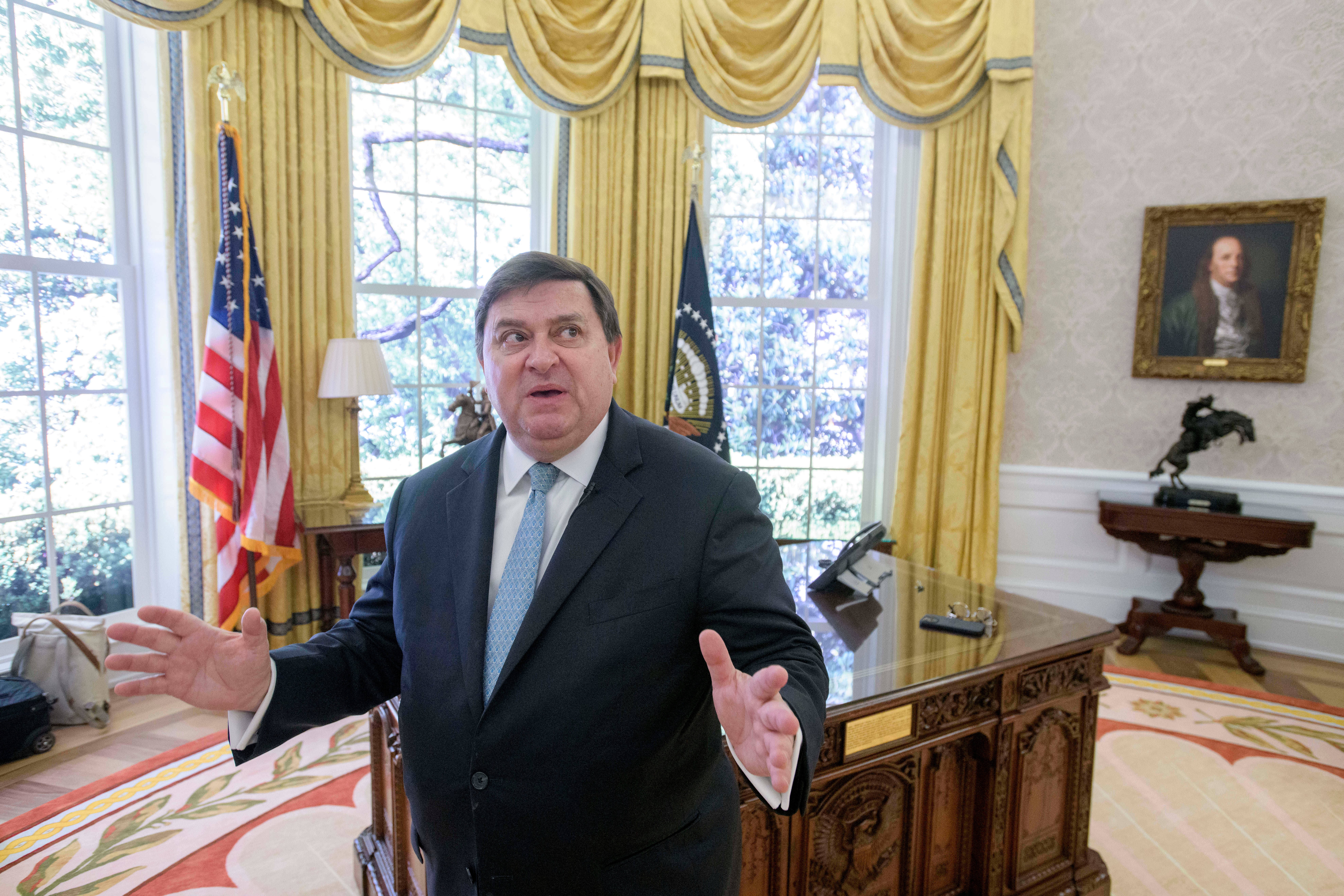 Trump Oval Office Replica