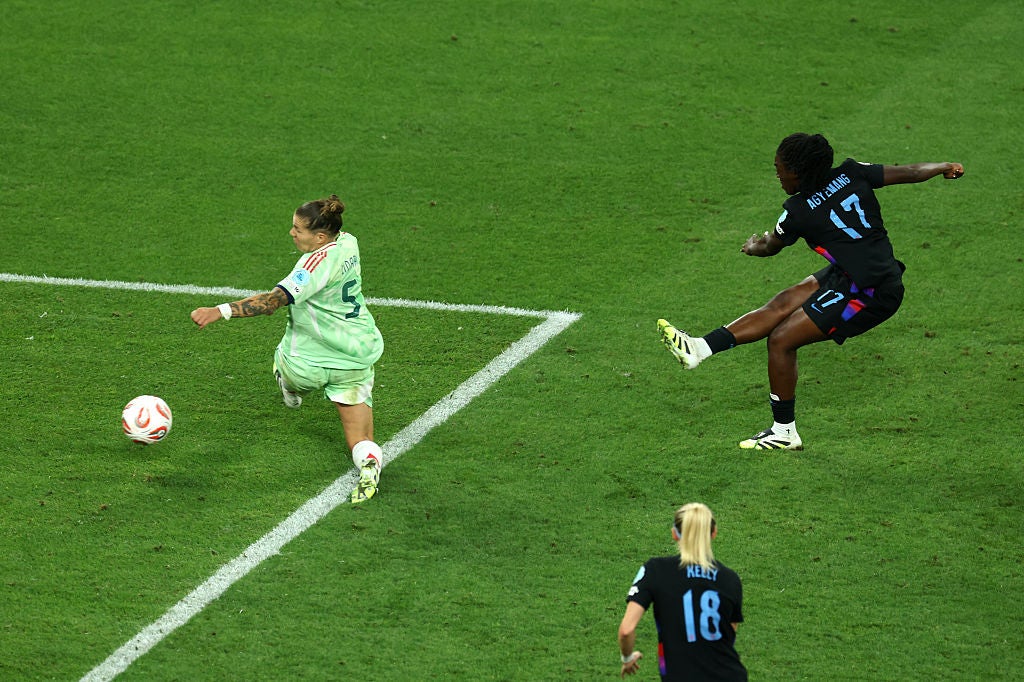 Anglie byla zachráněna dramatickým ekvalizérem Michelle Agyemang v semifinále Euro 2025