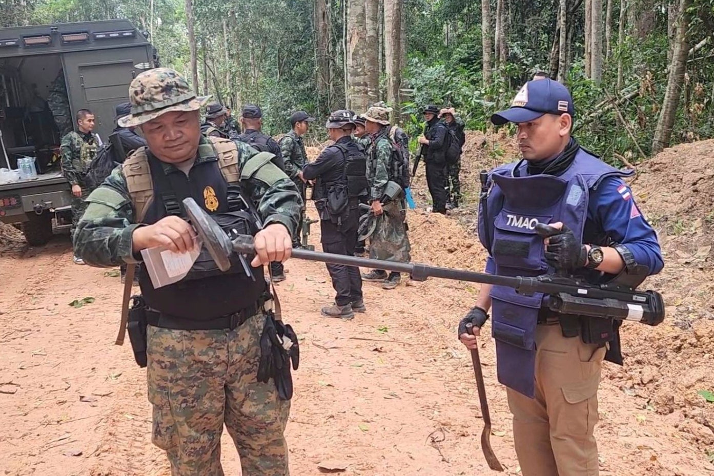 Thai soldiers inspect a border area in Ubon Ratchathani province on 20 July 2025