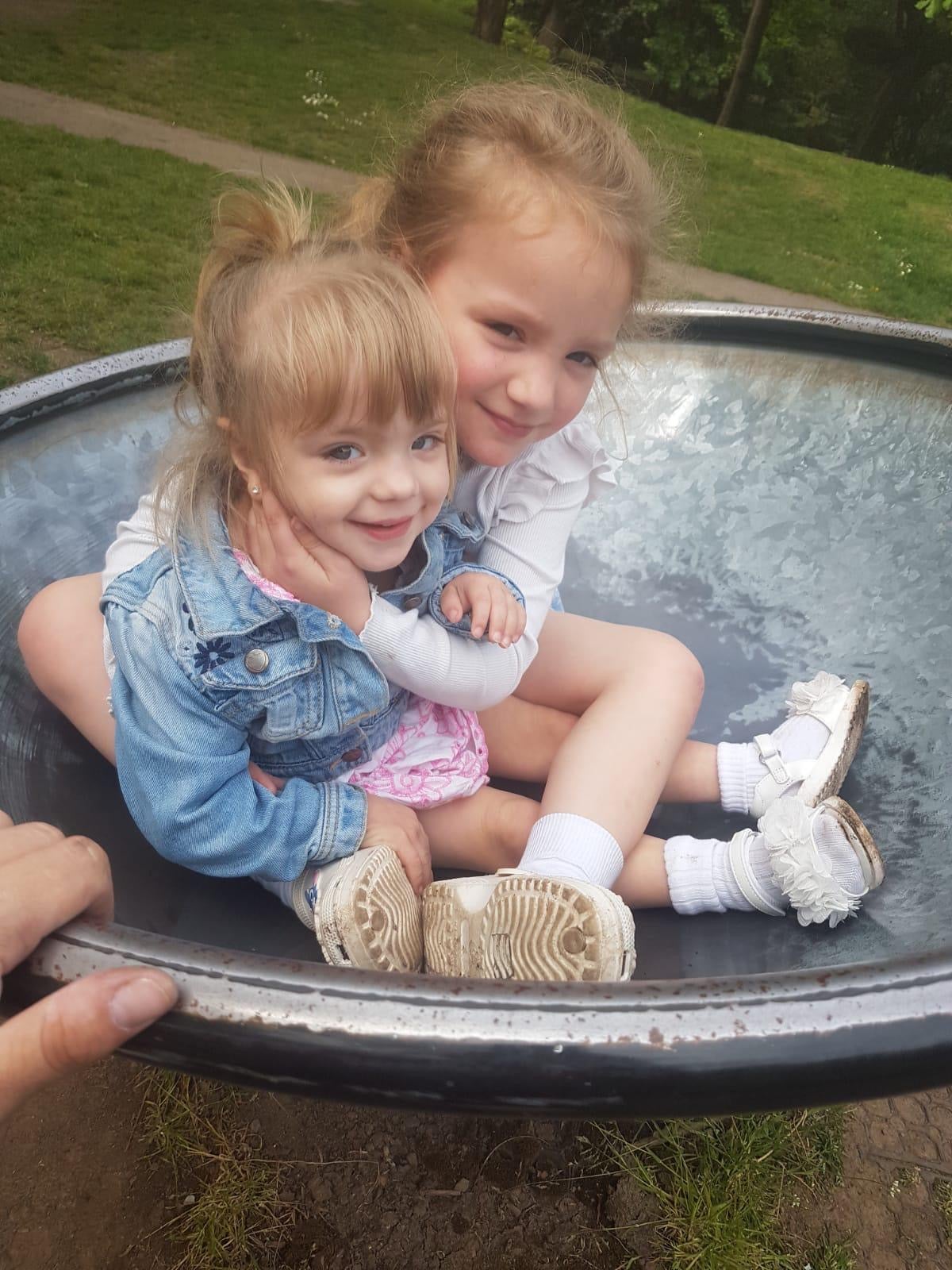 Dottie a její velká sestra Annie May