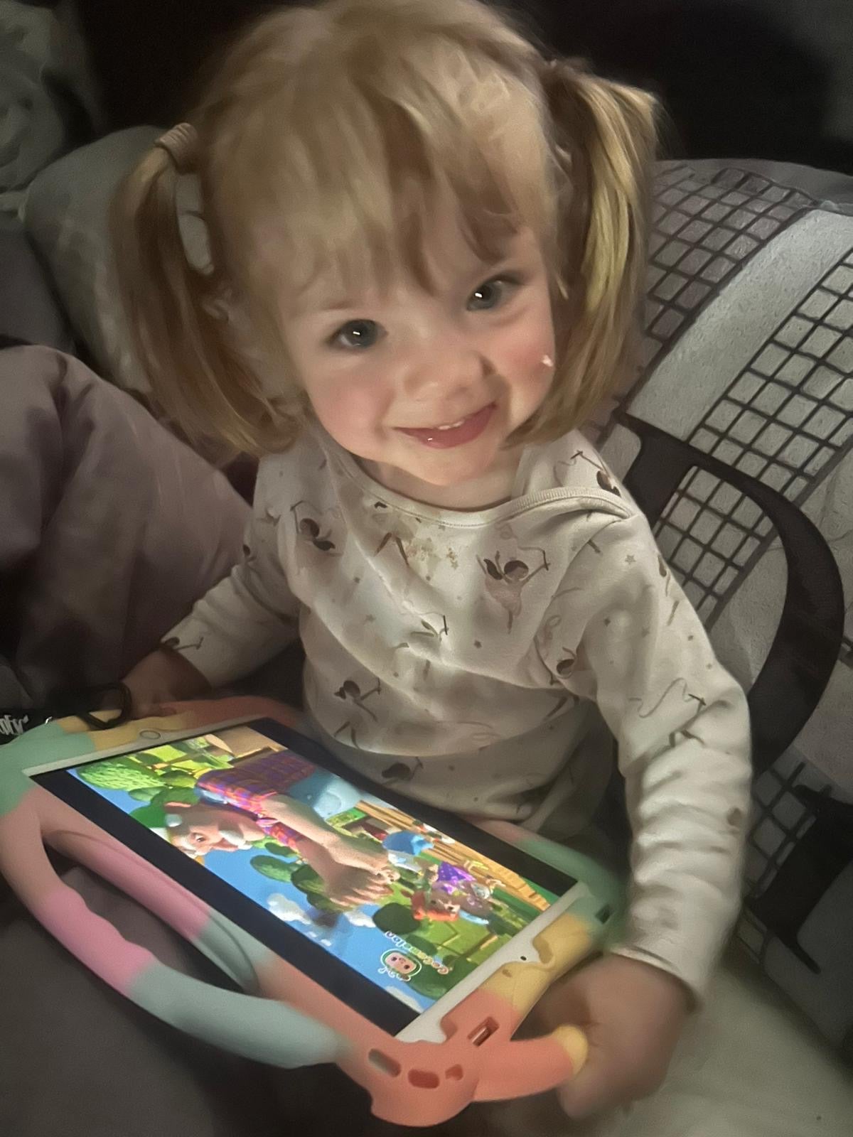 Gemma získává fundraising na nákup tabletu 8 000 liber, aby Dottie mohla sdělit své potřeby