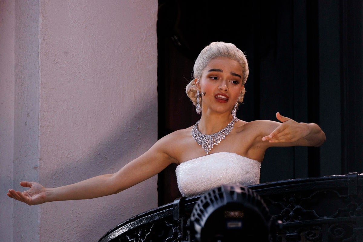 Rachel Zegler replaces the show as Evita by visiting a second visit Rachel Zegler replaces the show as Evita by visiting a second visit