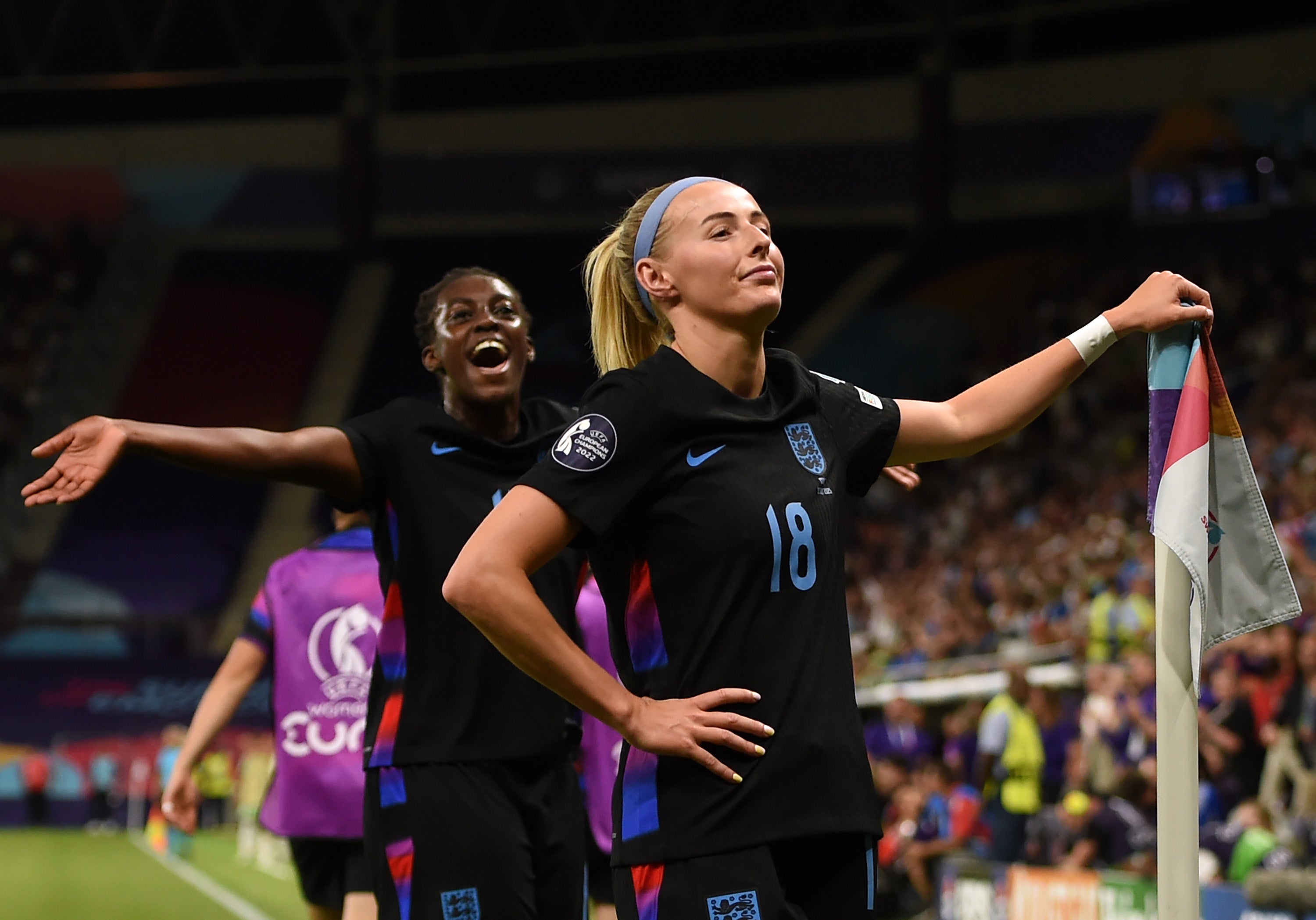 Chloe Kelly a Michelle Agyemang možná budou muset mít dopad na lavičku