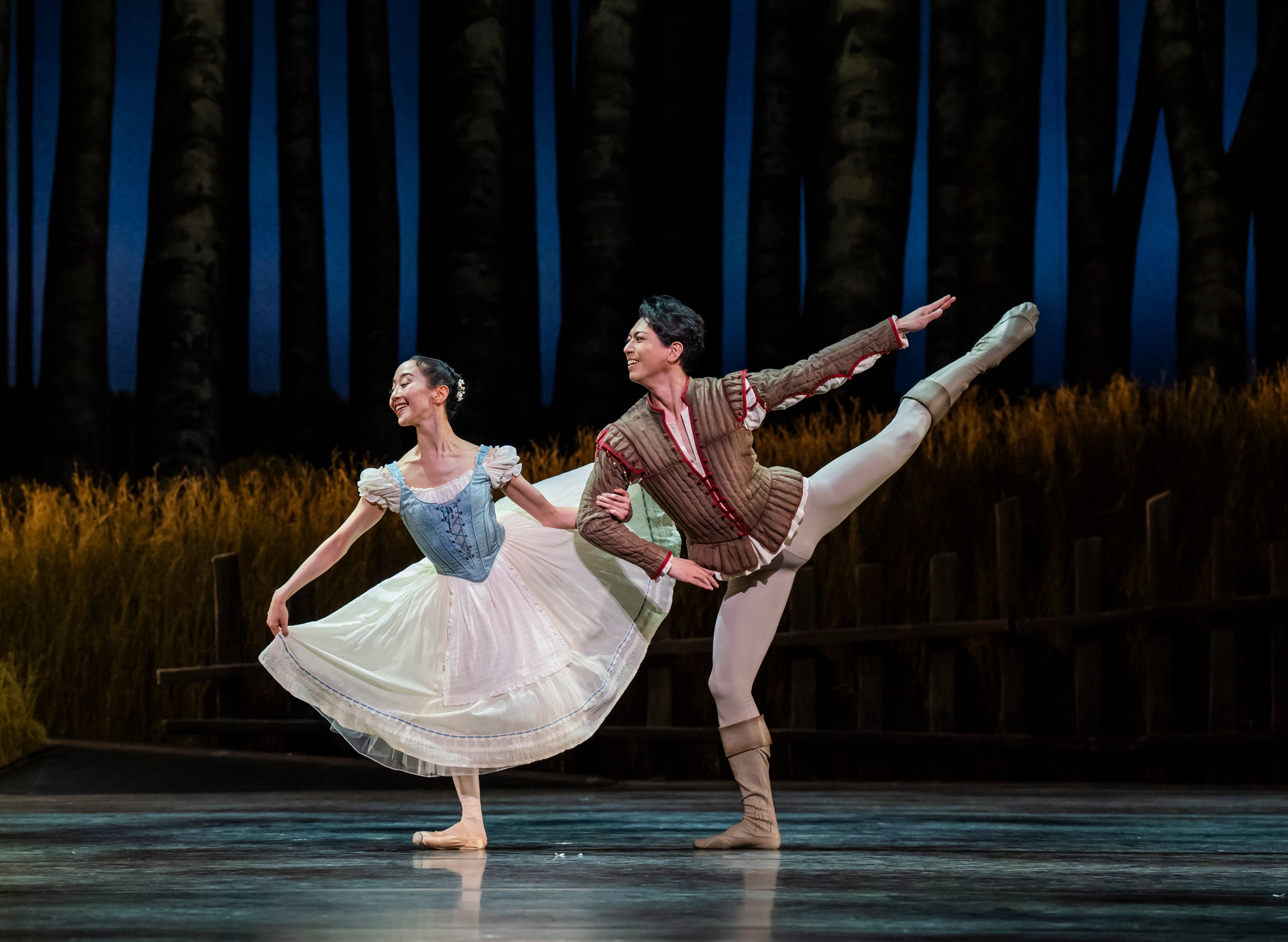 <p>Shun Izawa as Albrecht and Yui Yonezawa as Giselle in the National Ballet of Japan's rendition of 'Giselle' </p>