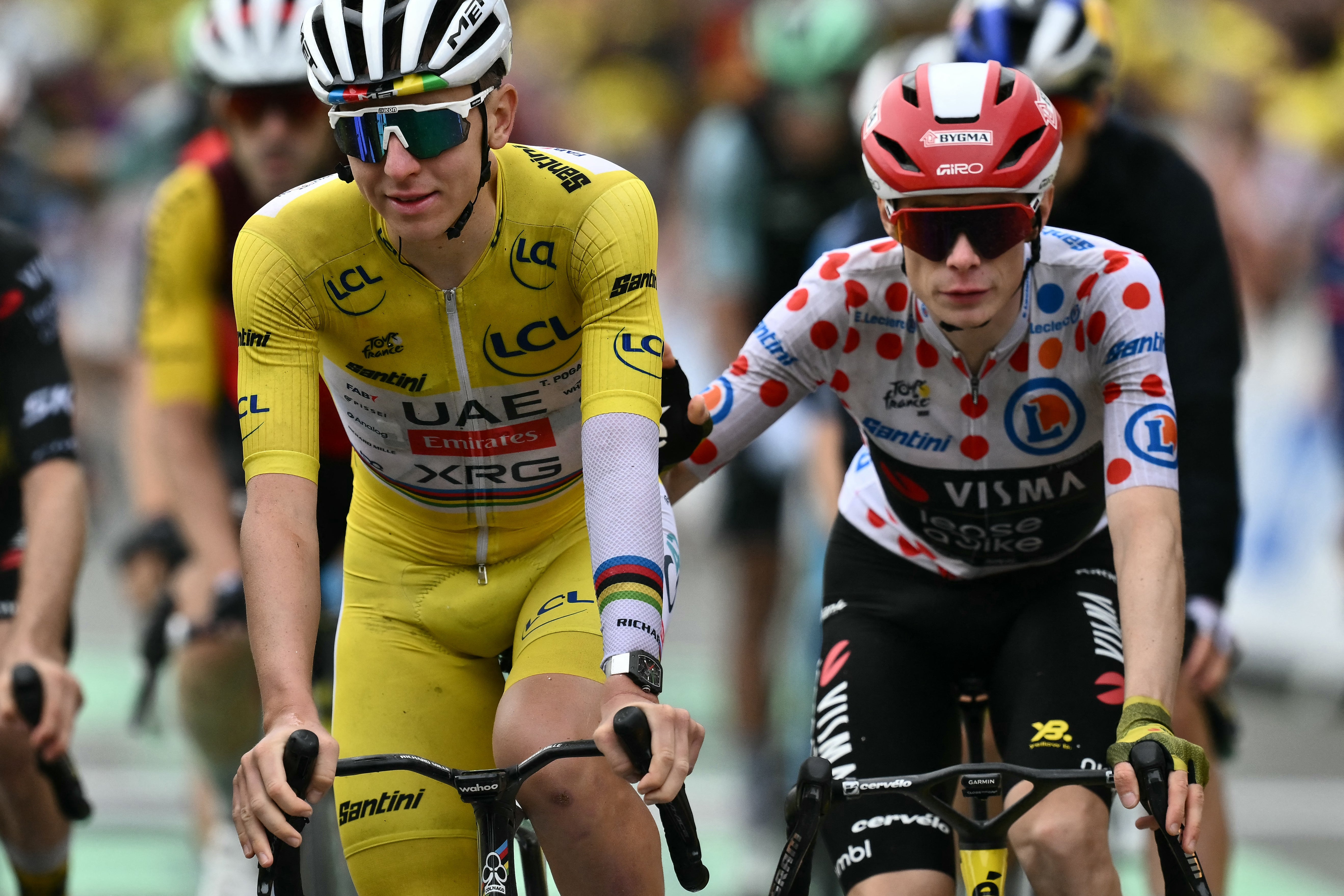 Vingegaard and Pogacar crossed the line together