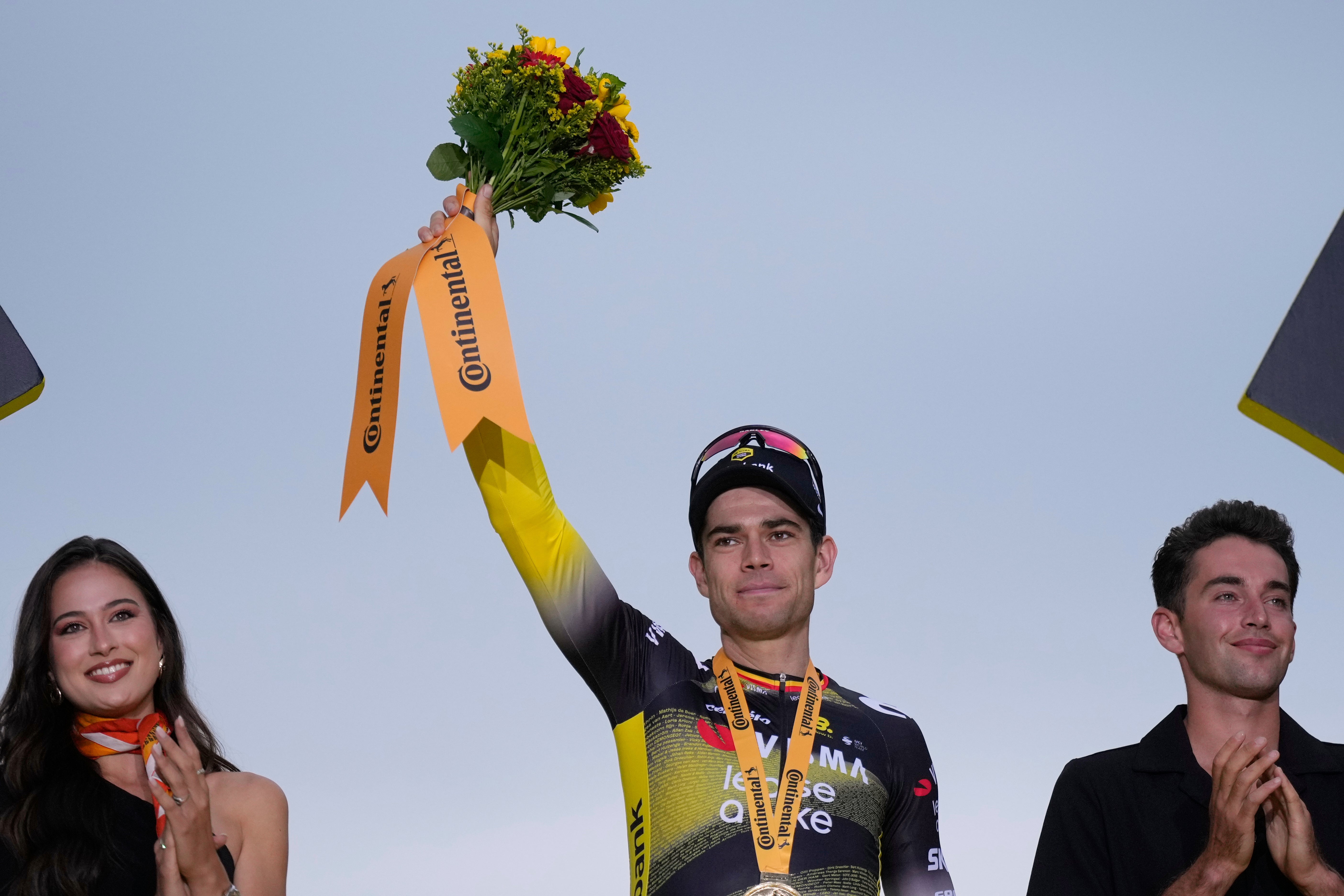 Wout van Aert wins stage 21