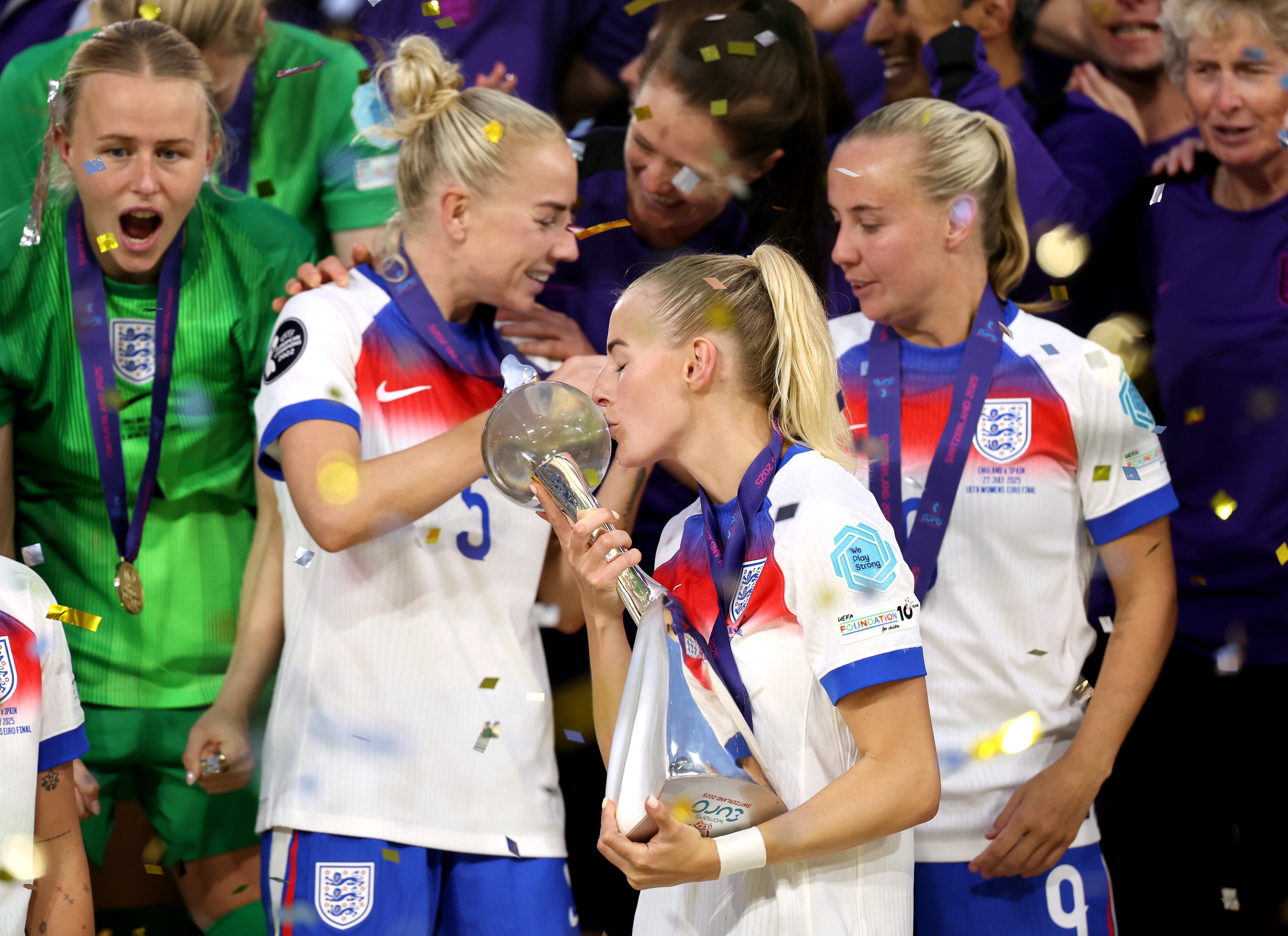 Chloe Kelly scored the winning spot-kick following two huge saves from goalkeeper Hannah Hampton, sending supporters in fan zones into raptures