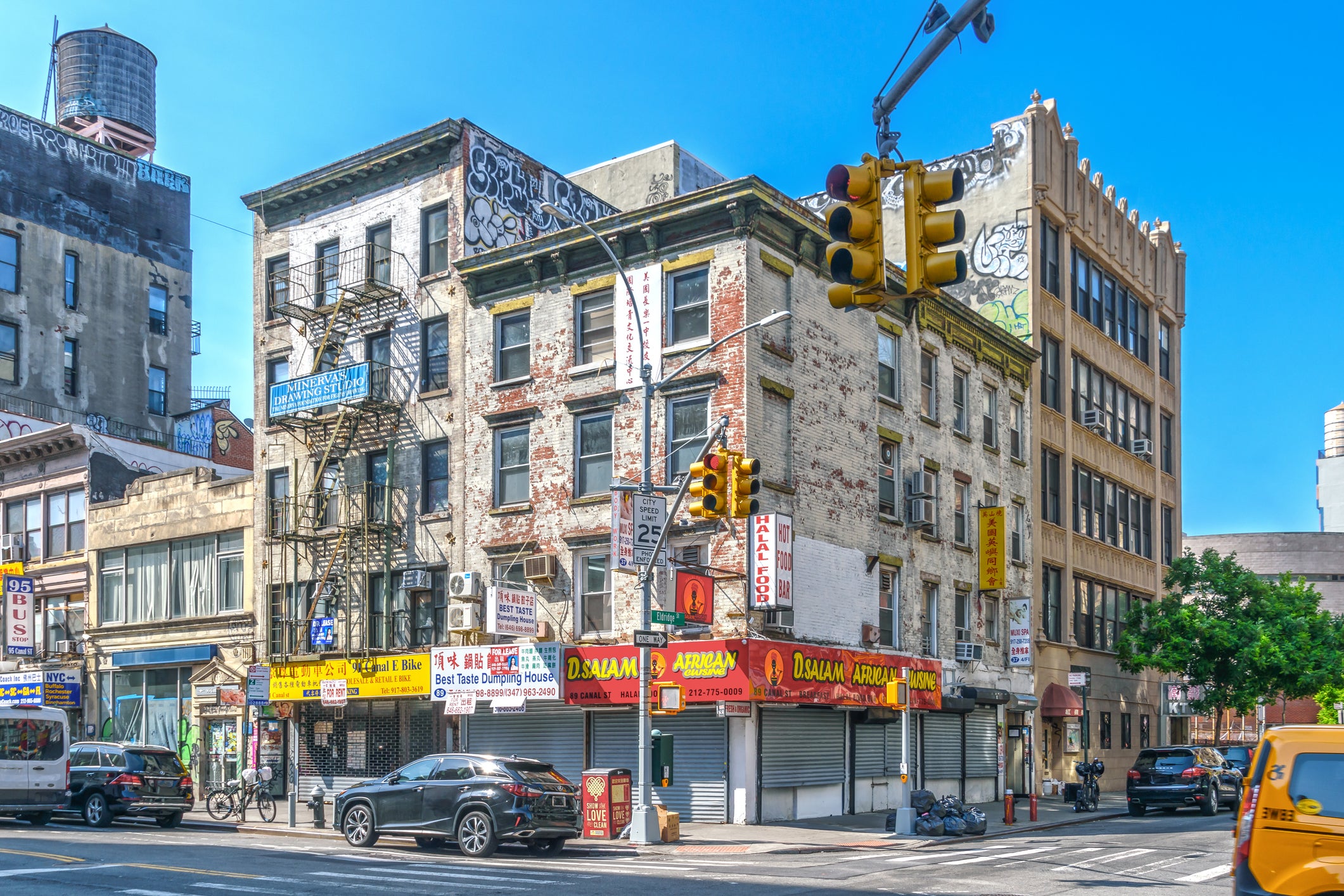 New York’s Lower East Side is home to a diverse range of cuisines – from Chinese and Italian to Burmese and Persian