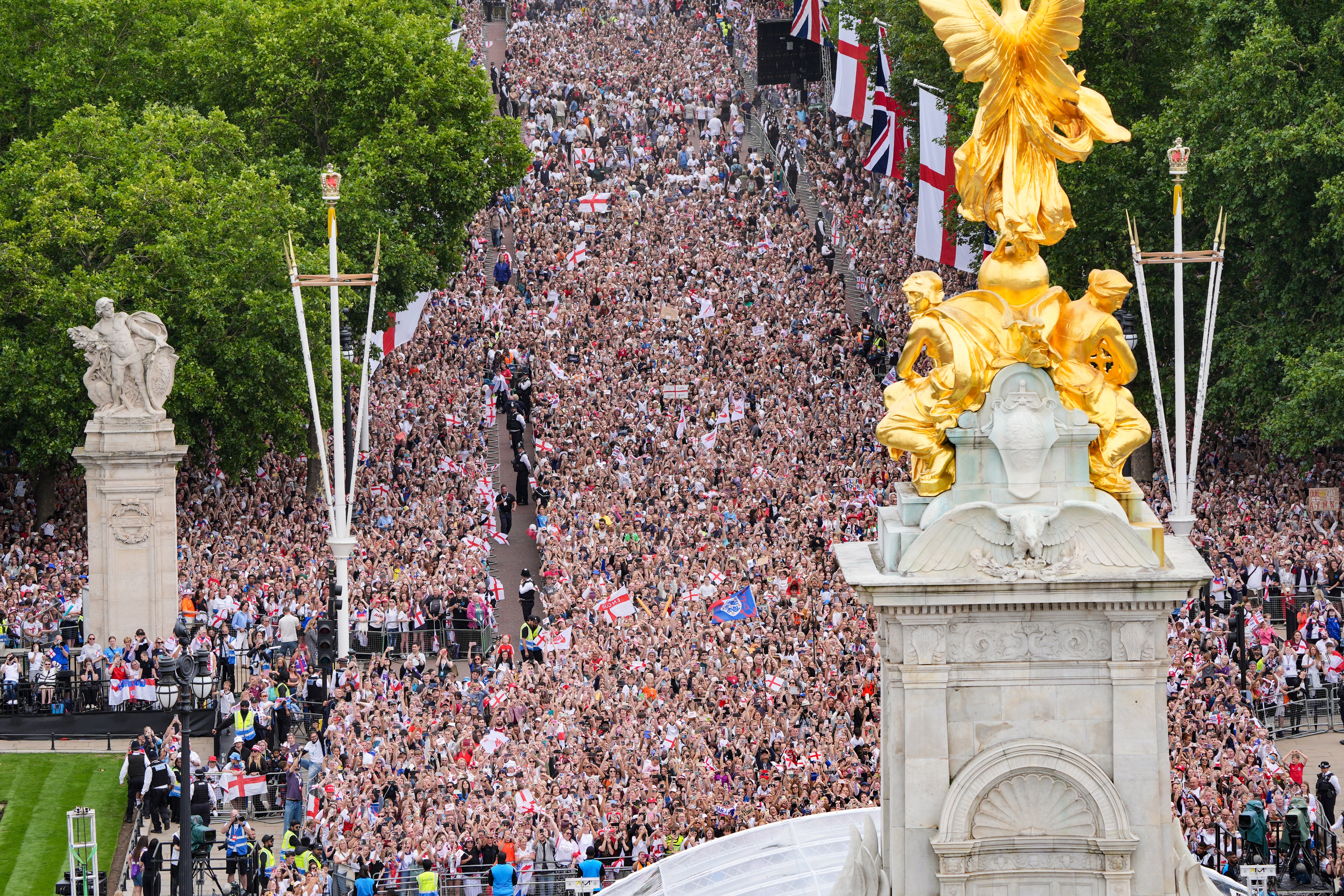 Thousands came out to greet the Lionesses