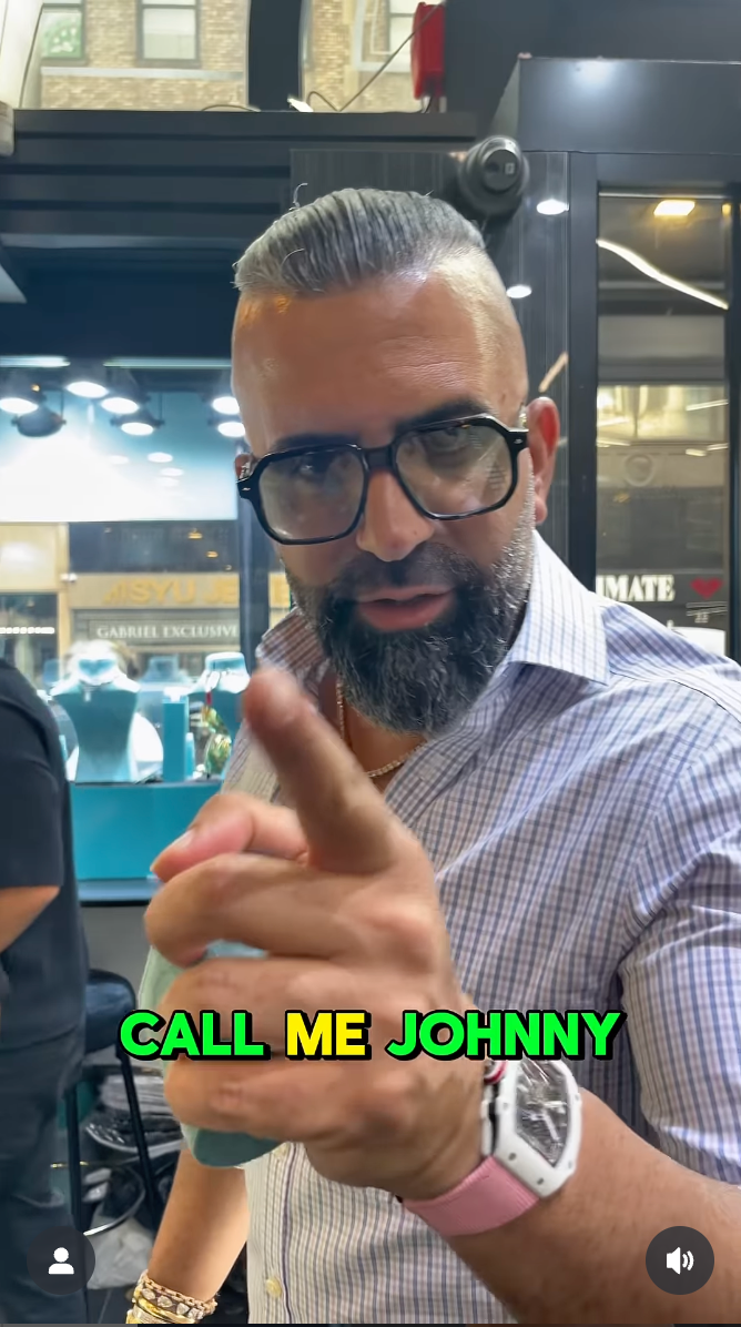The Watch King has gained a great follow -up on the Internet thanks to the fame and informational videos about the designed hours