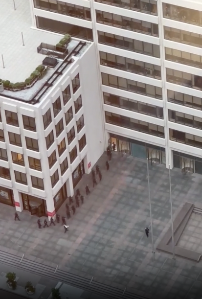 Watch: NYPD officers swarm building after deadly shooting