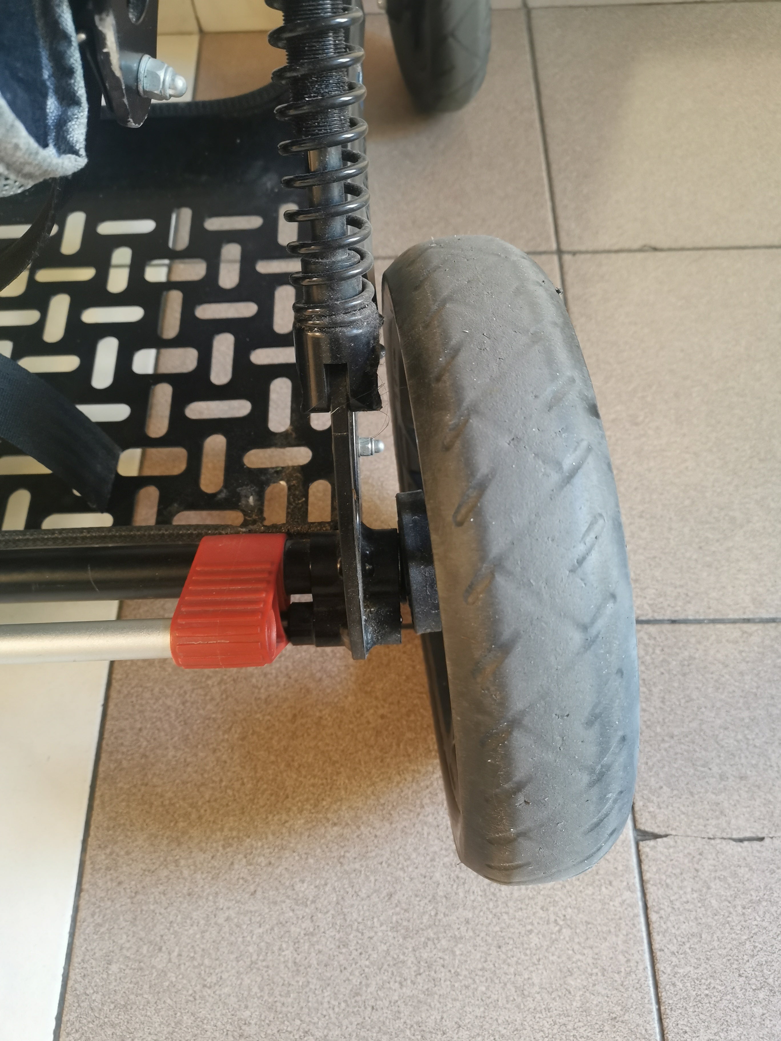 Pictures show the right wheel of the postural support chair bent away from its frame