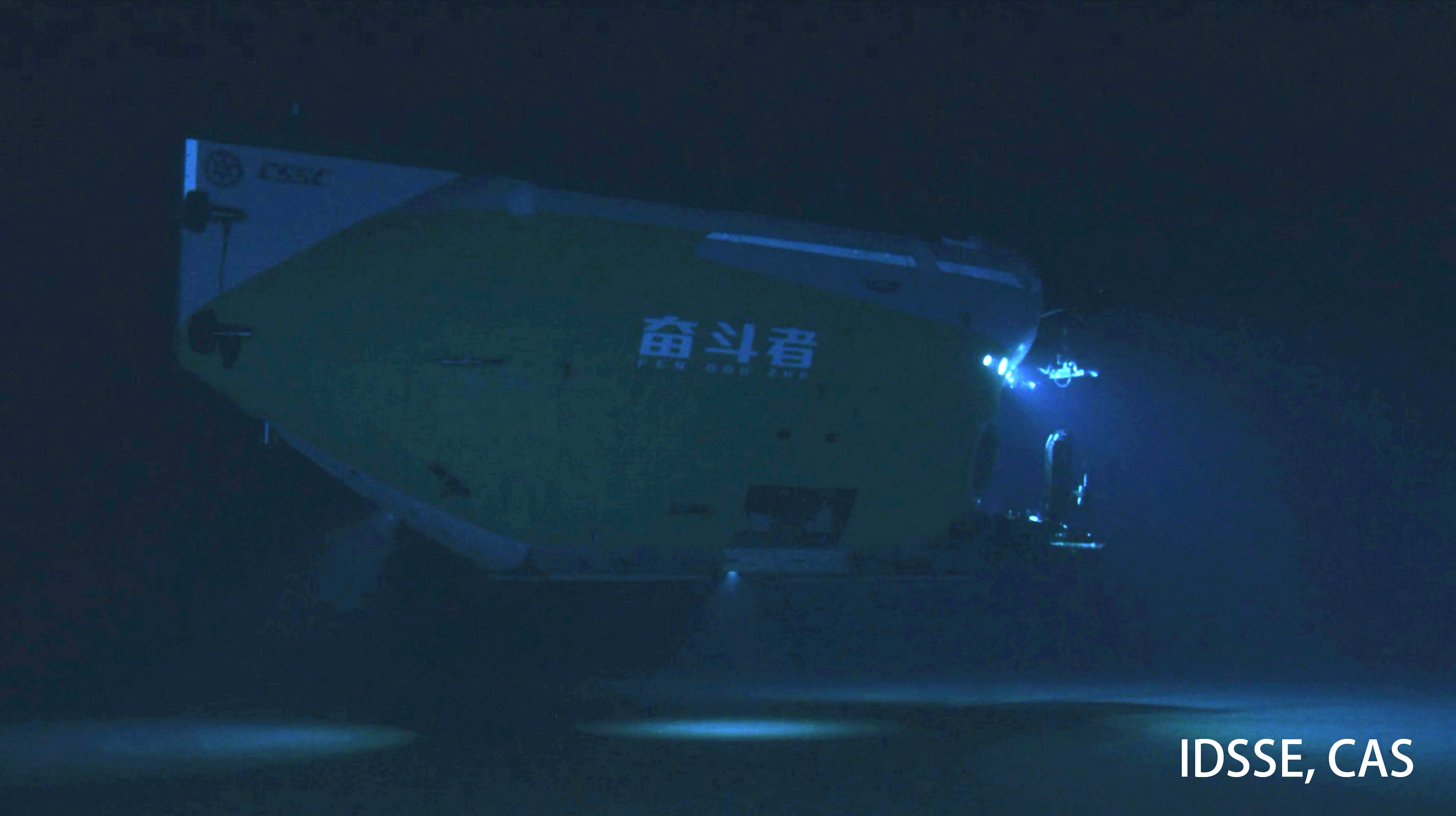 A submersible used to hunt for life in deep-sea trenches