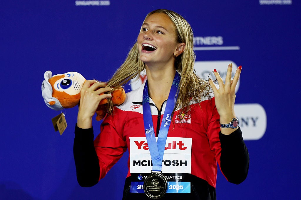 <p>18-year-old McIntosh picked up her third gold medal of this meet</p>